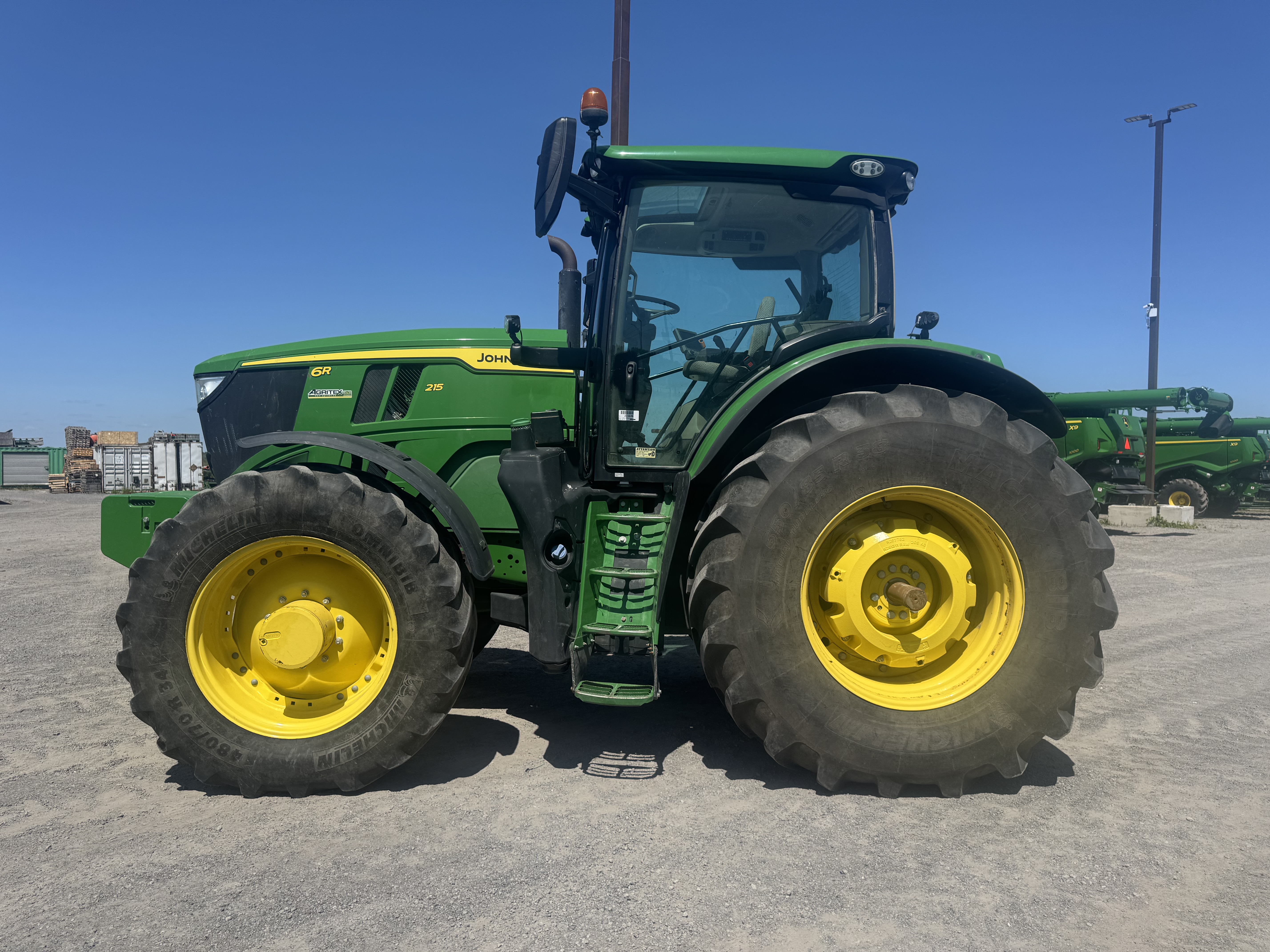 John Deere 6R 215