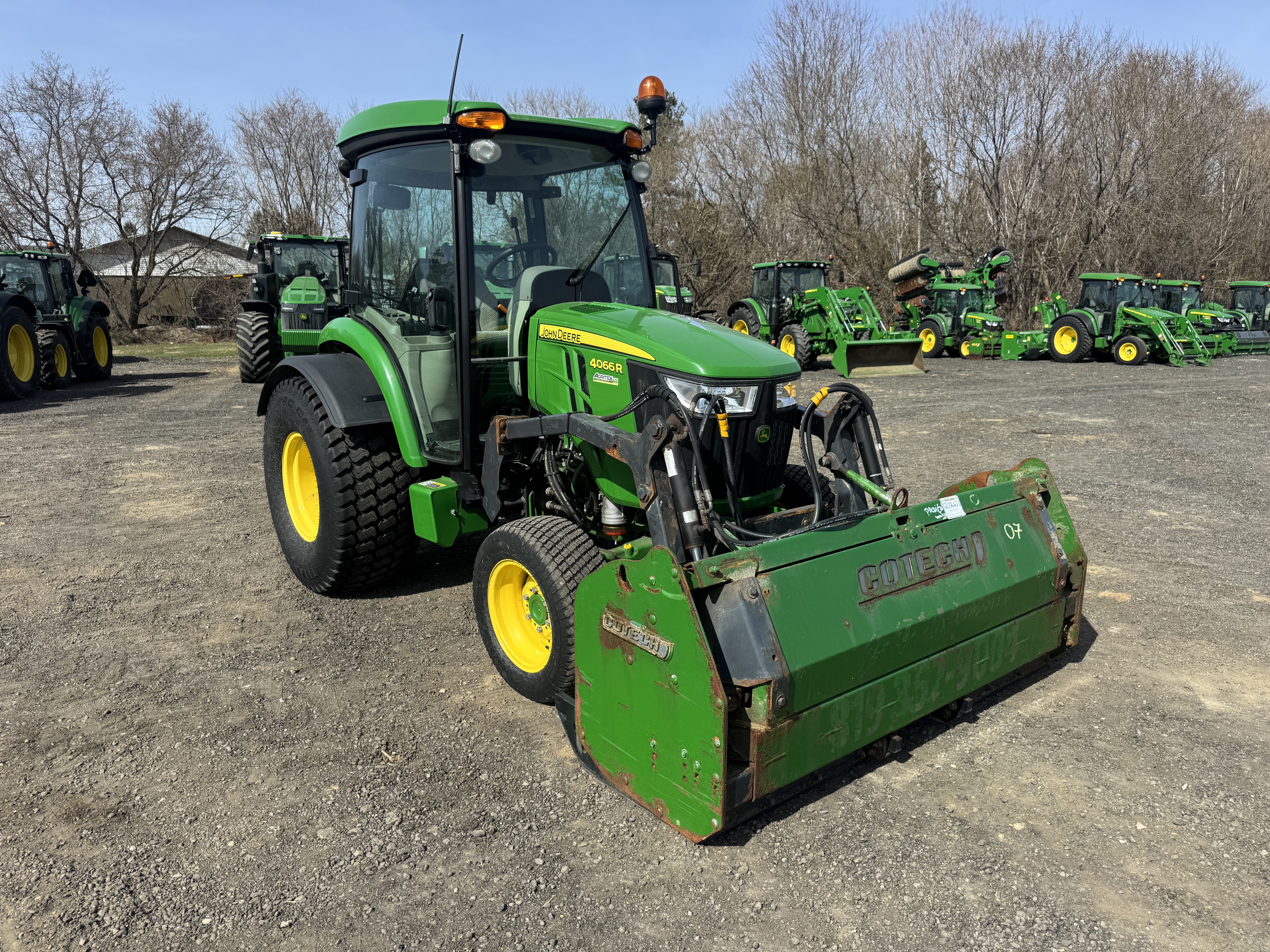 John Deere 4066R GRATTE TURF    