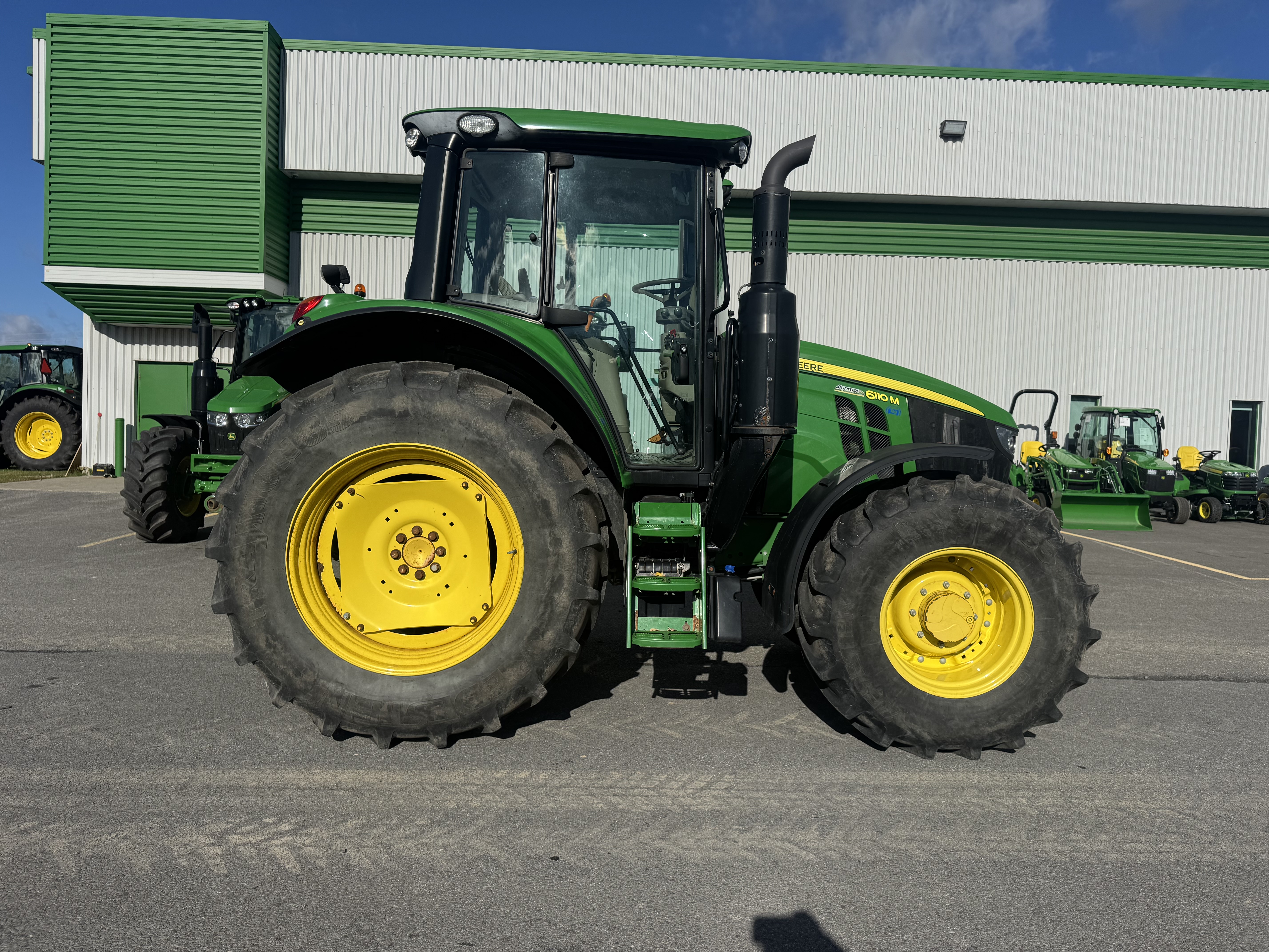 John Deere 6110M
