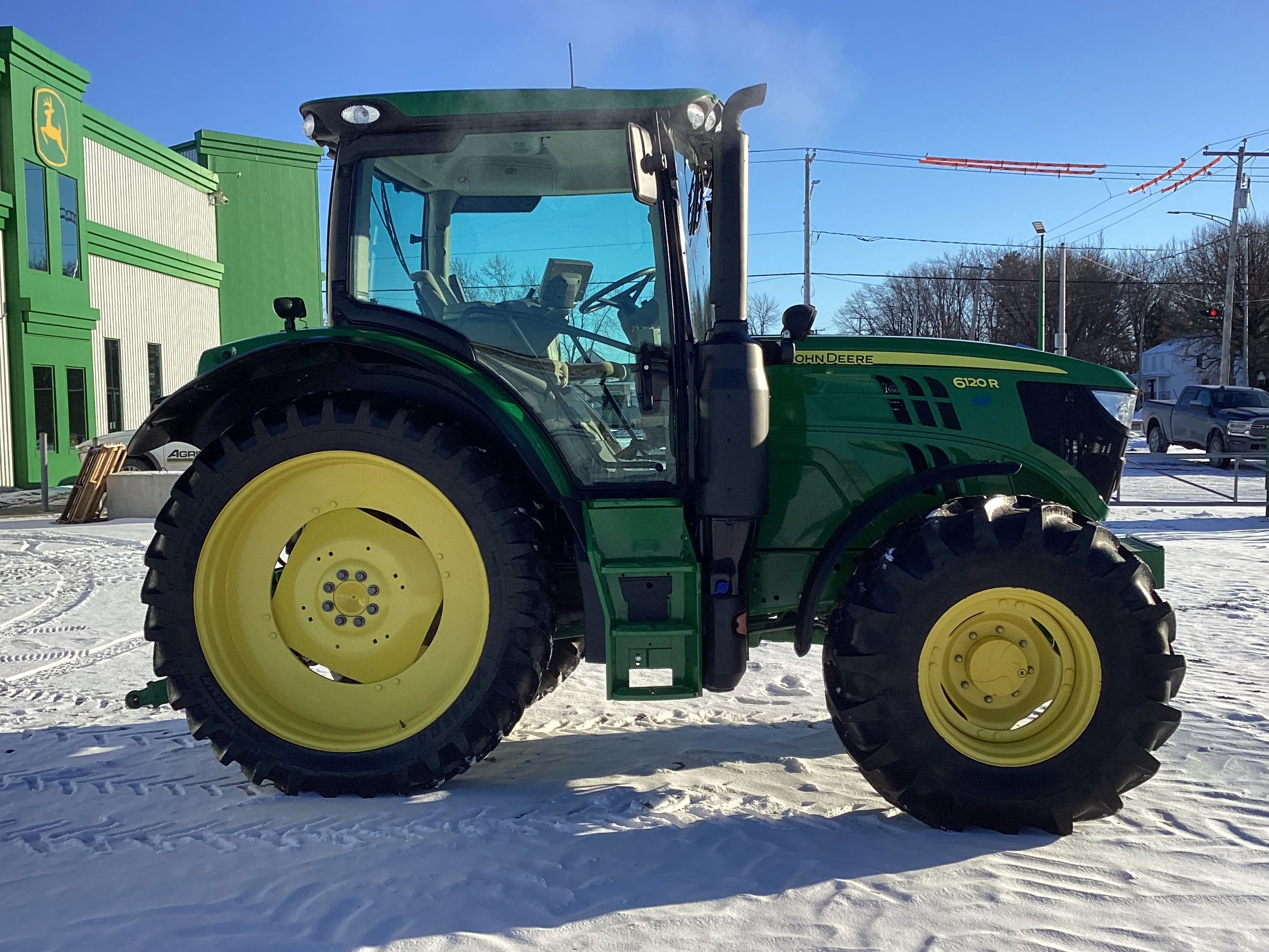 John Deere 6120R 