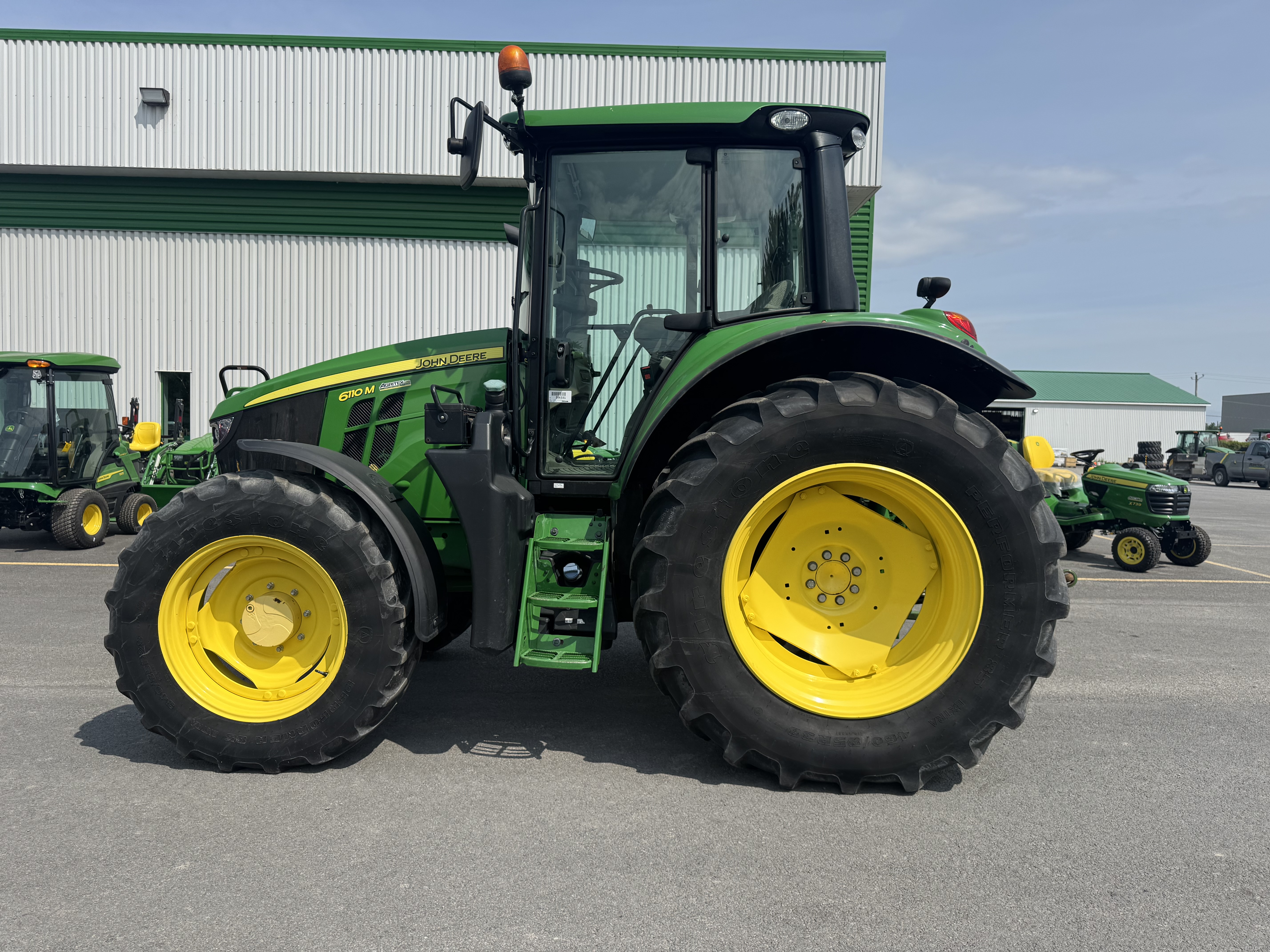 John Deere 6110M