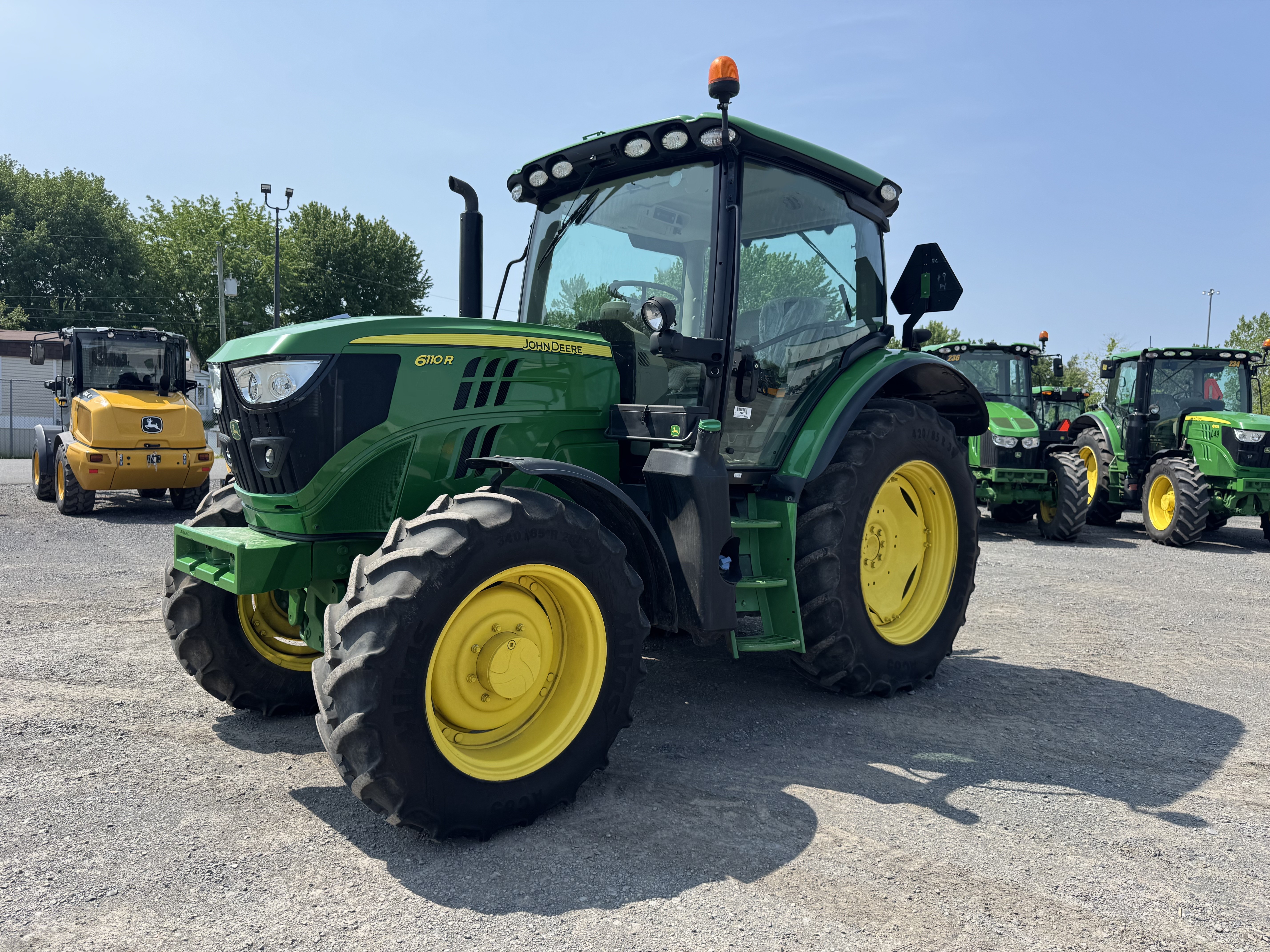 John Deere 6110R 
