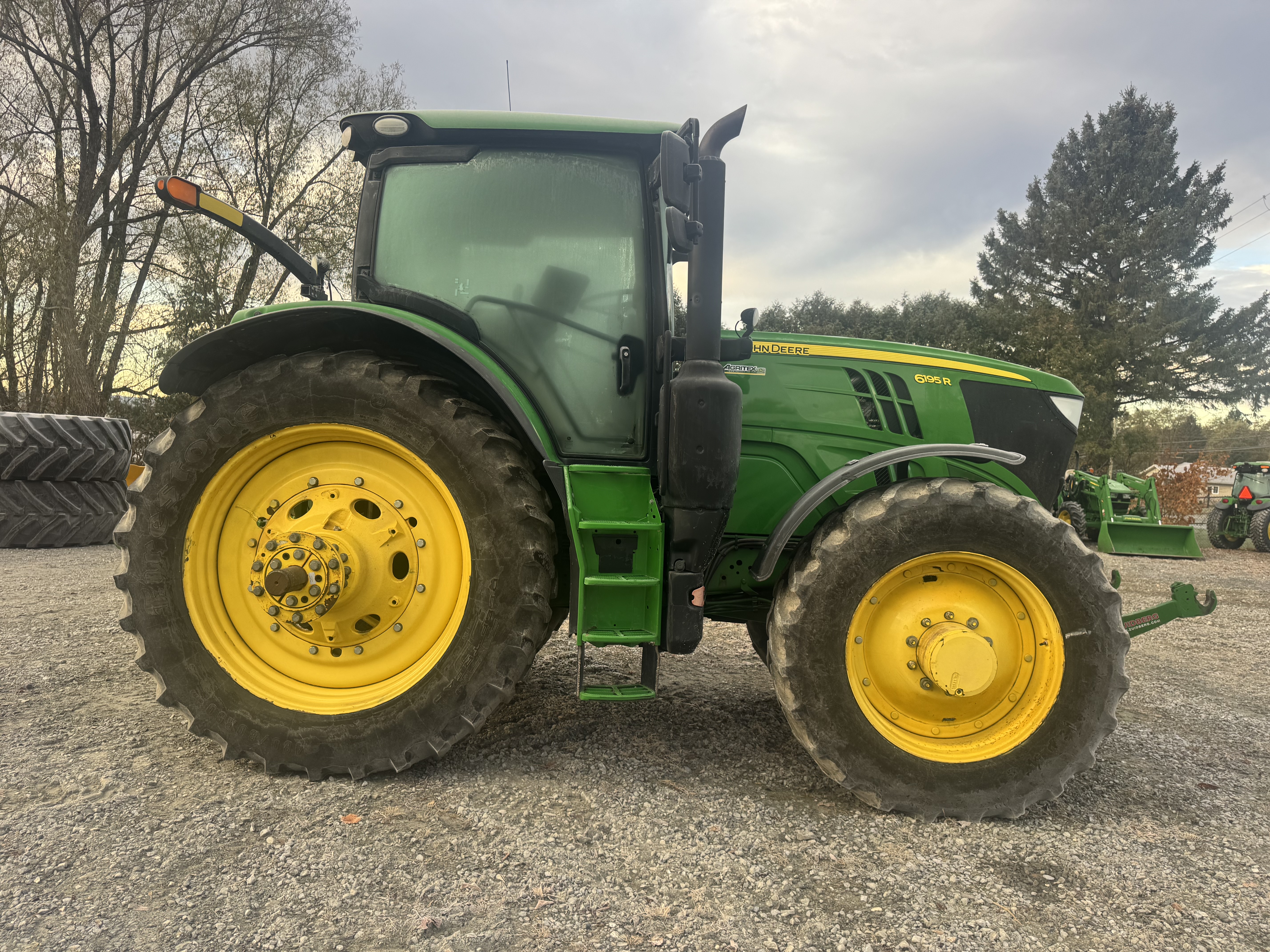 John Deere 6195R FRT HITCH PTO