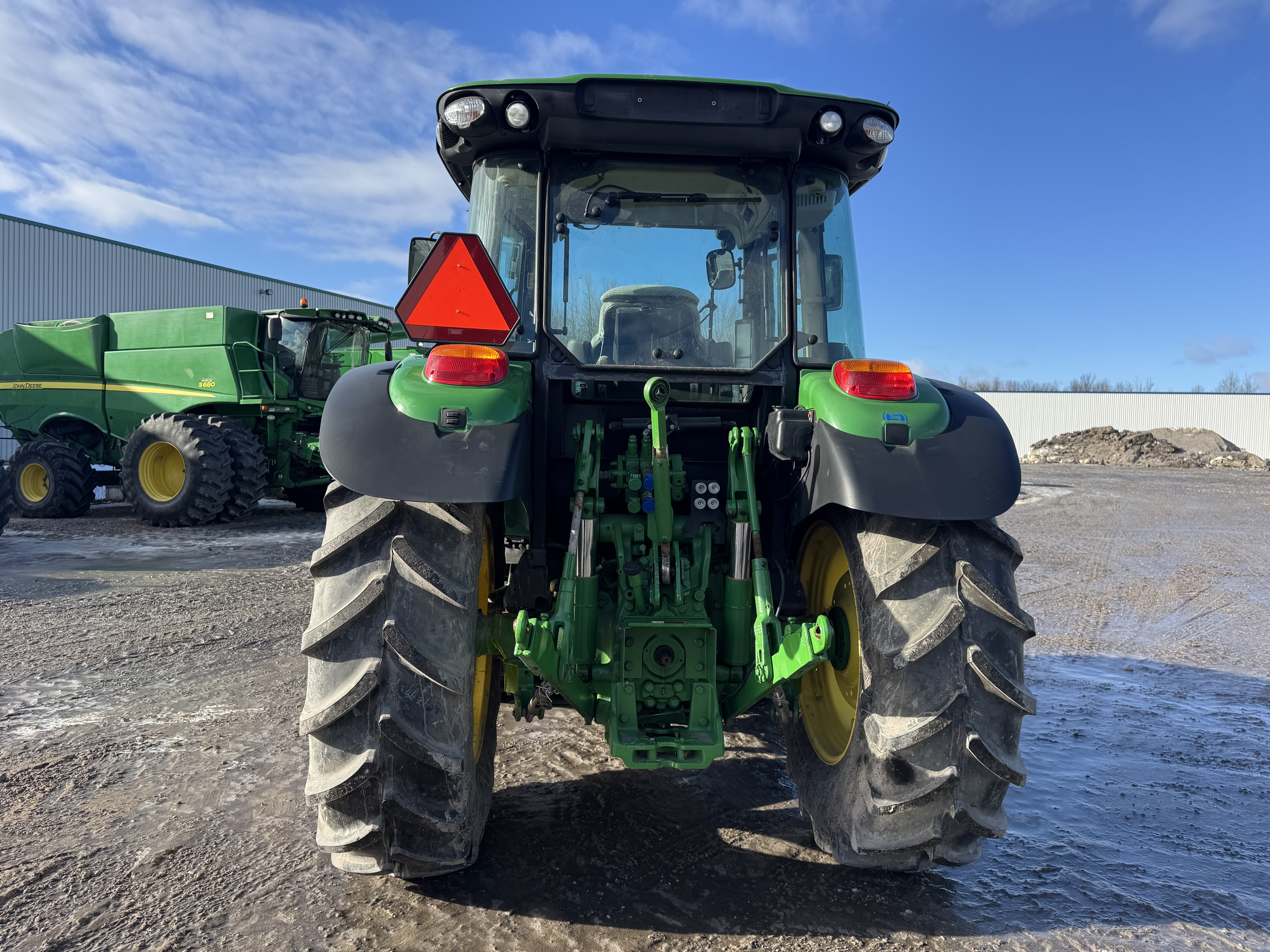 John Deere 5115R  GRATTE