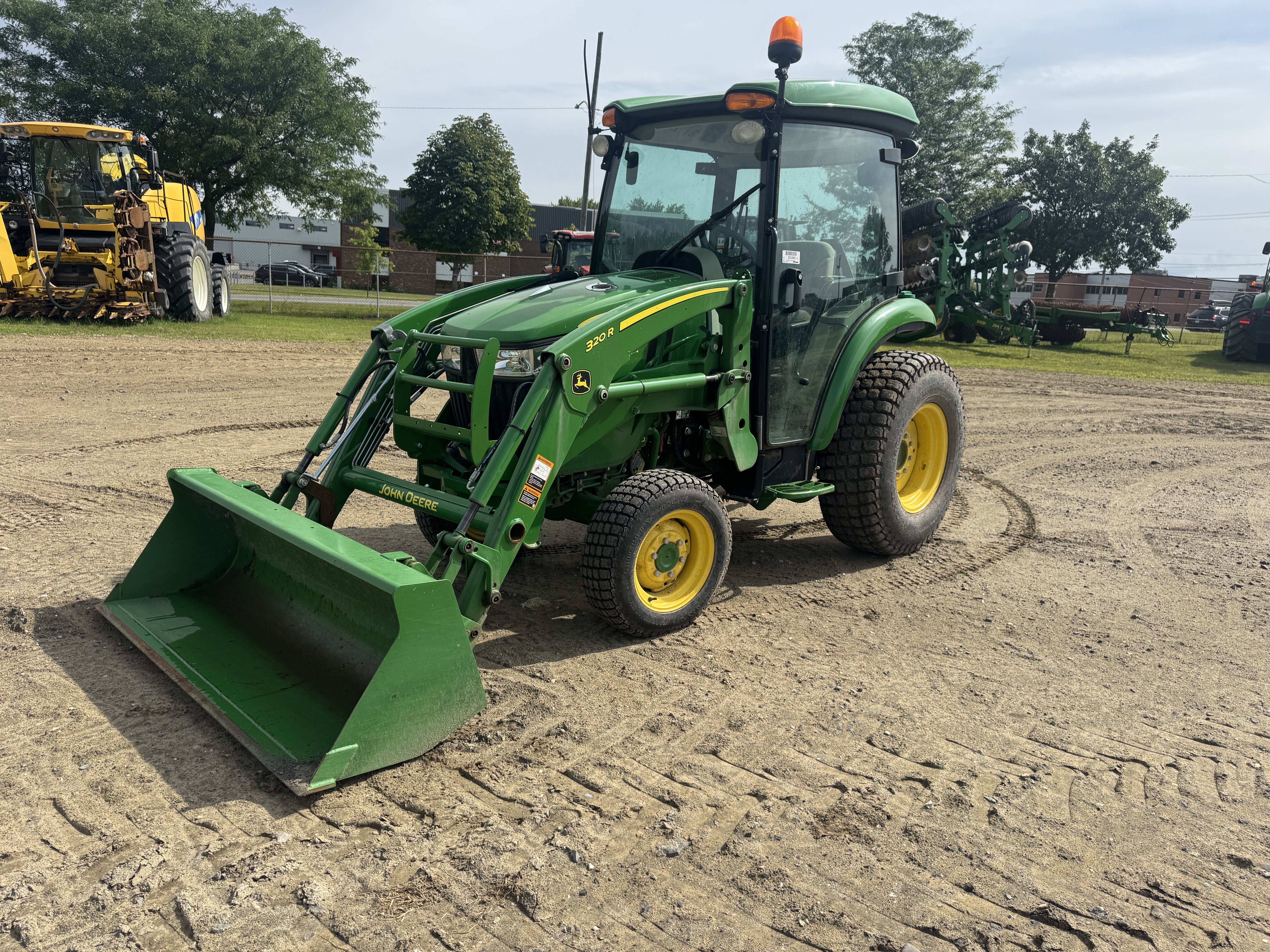 John Deere 3046R