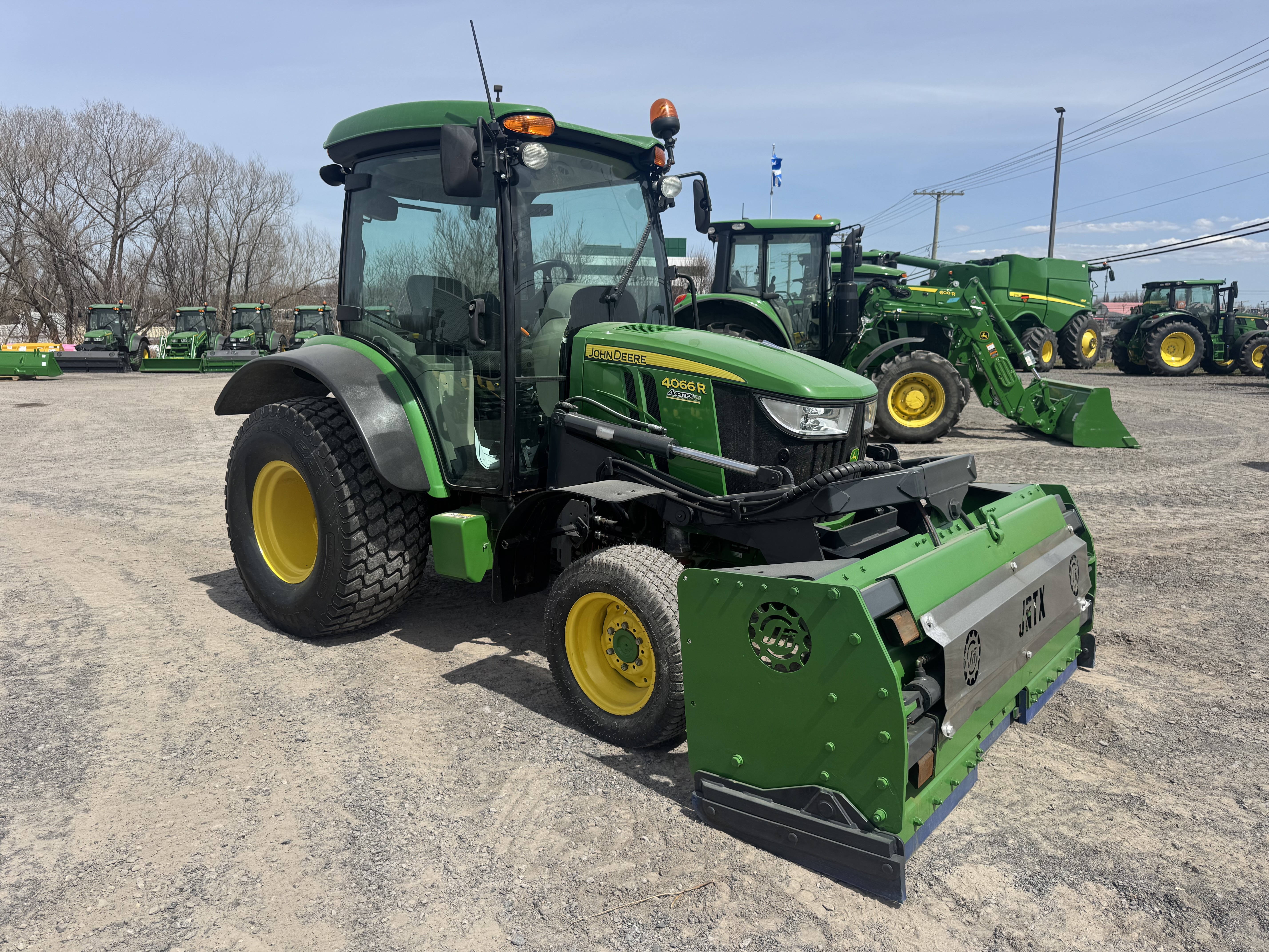 John Deere 4066R GRATTE TURF    