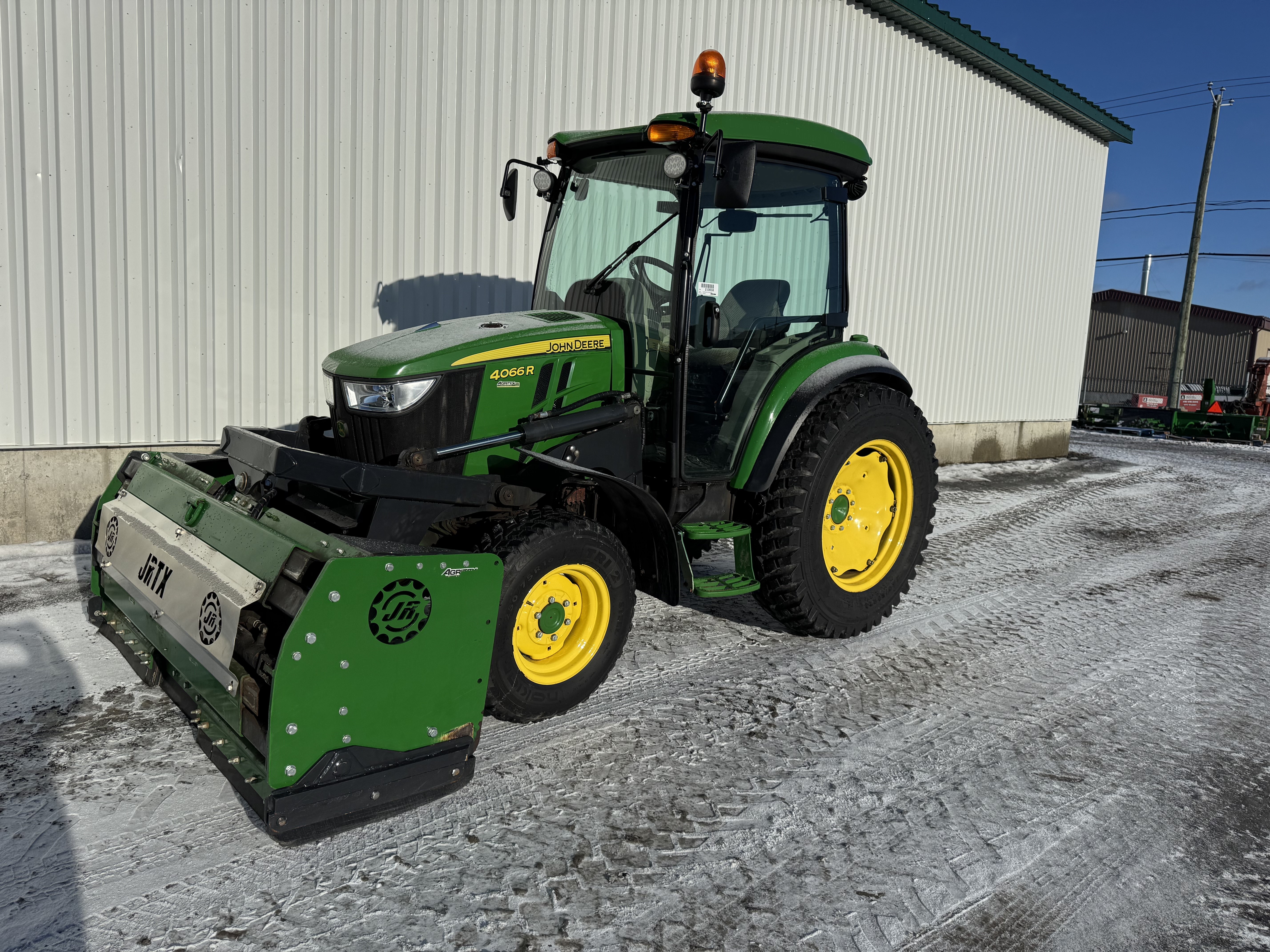 John Deere 4066R GRATTE NOKIAN    