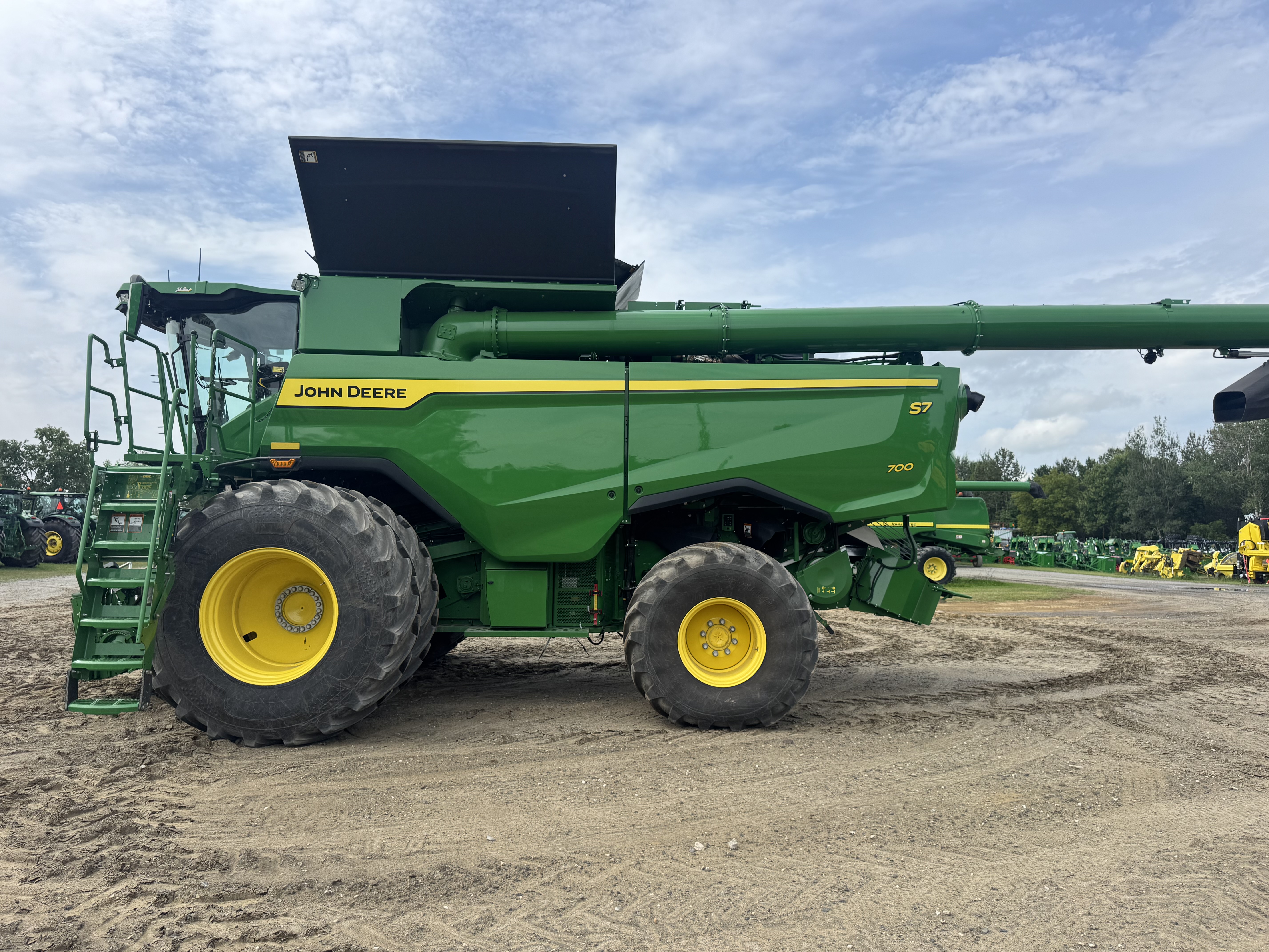 John Deere S7 700