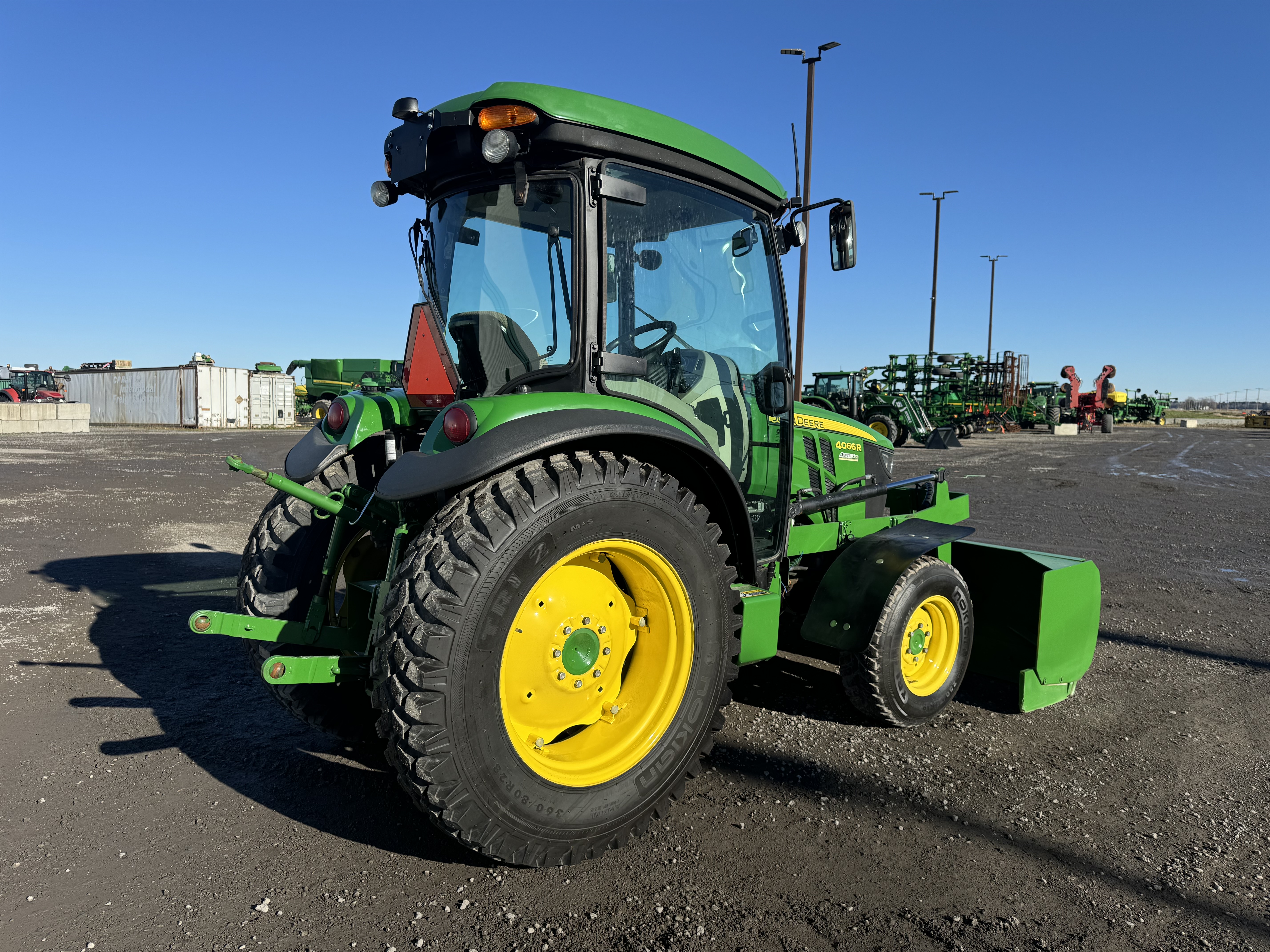 John Deere 4066R GRATTE NOKIAN    