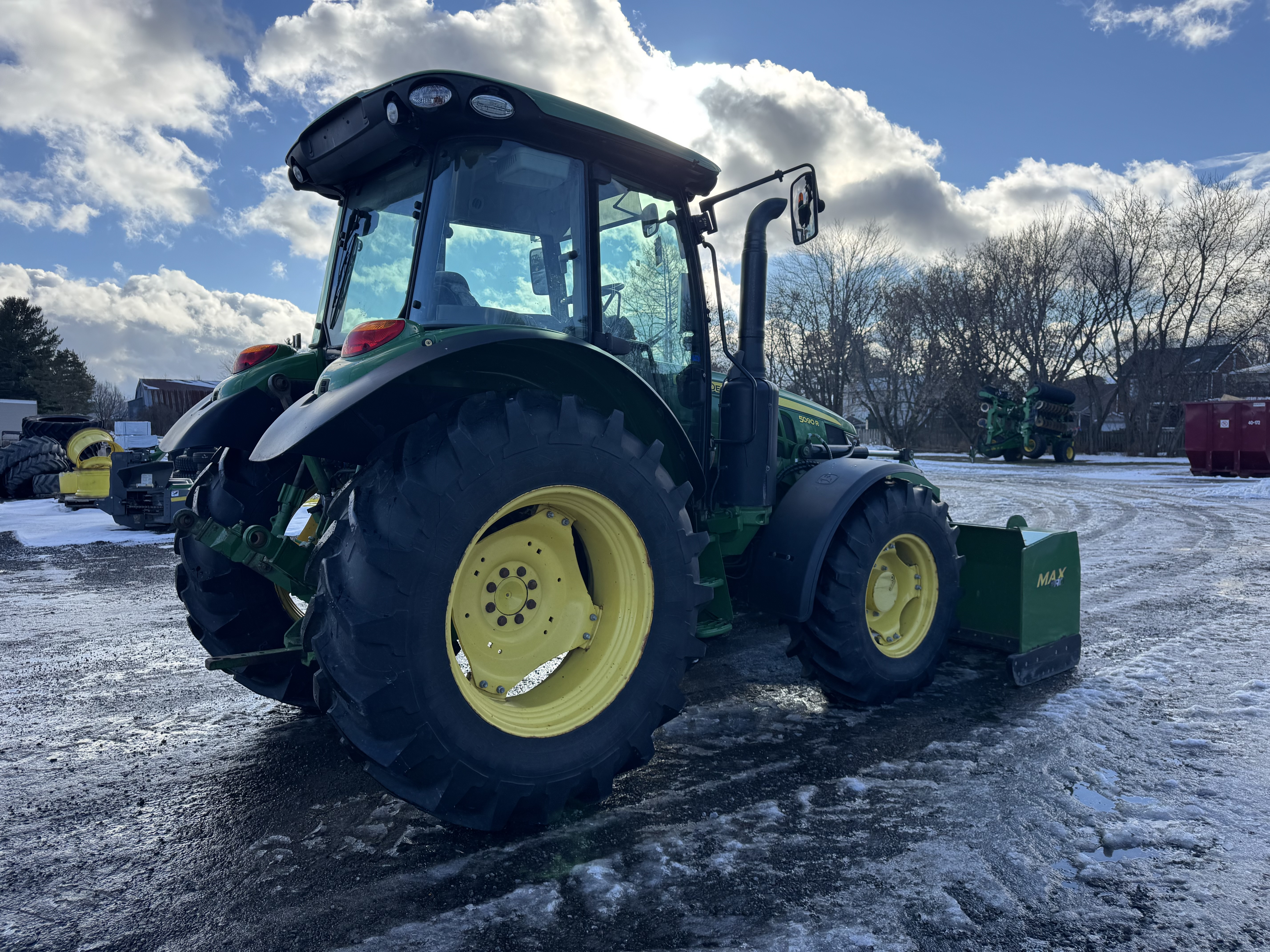 John Deere 5090R GRATTE