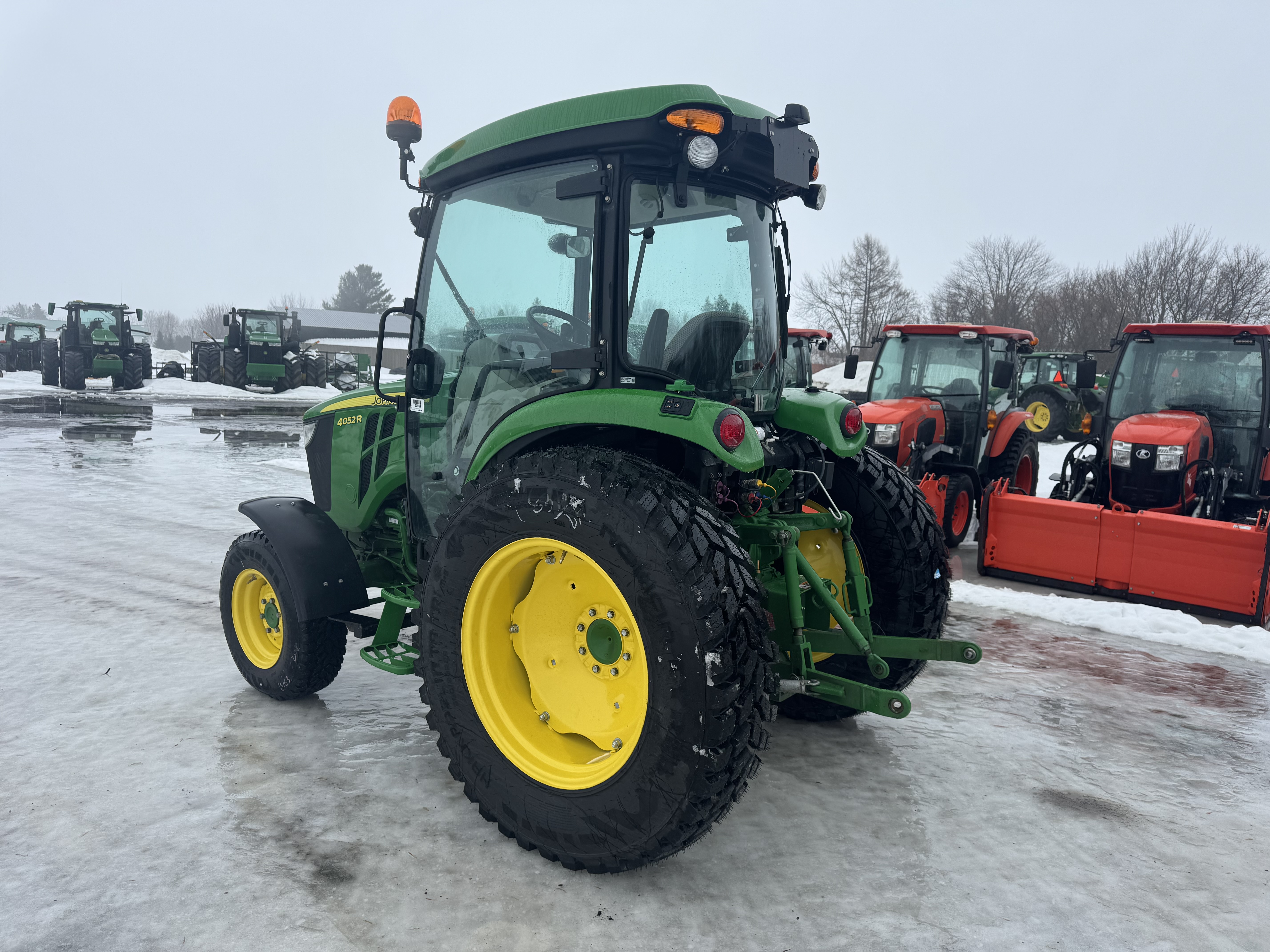 John Deere 4052R NOKIAN    