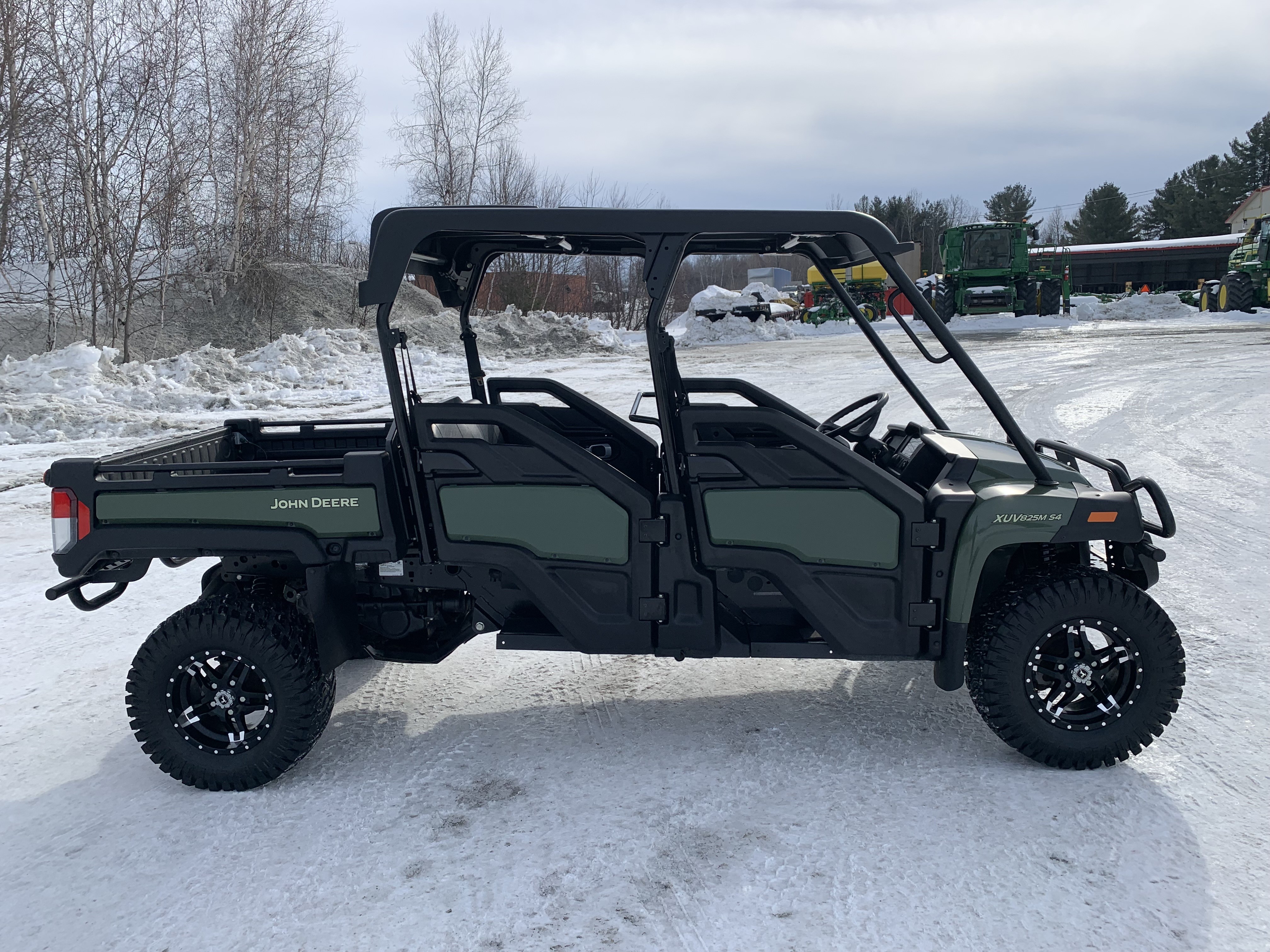 John Deere XUV825M S4 (4 PLACE) 