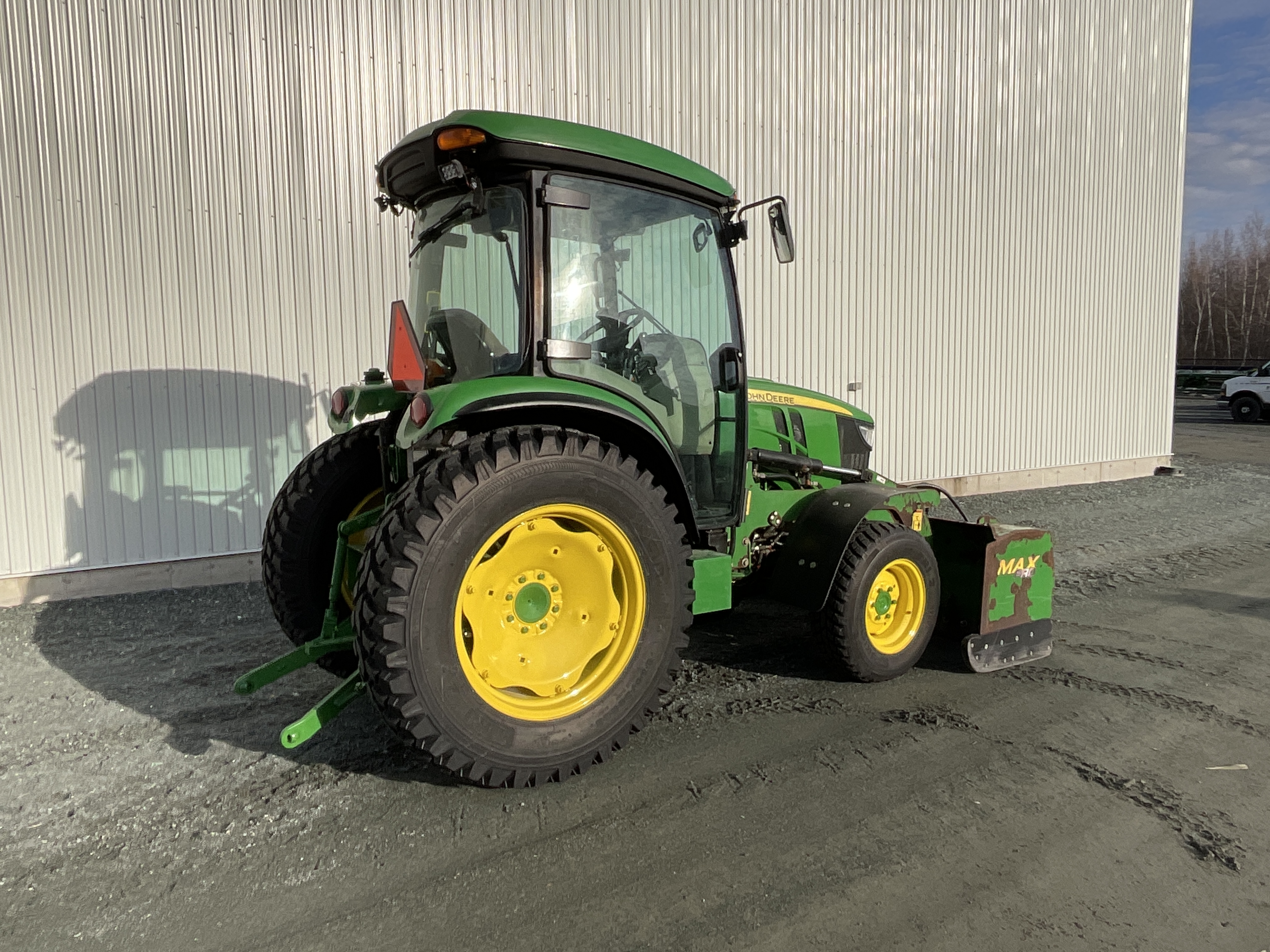 John Deere 4066R GRATTE NOKIAN 