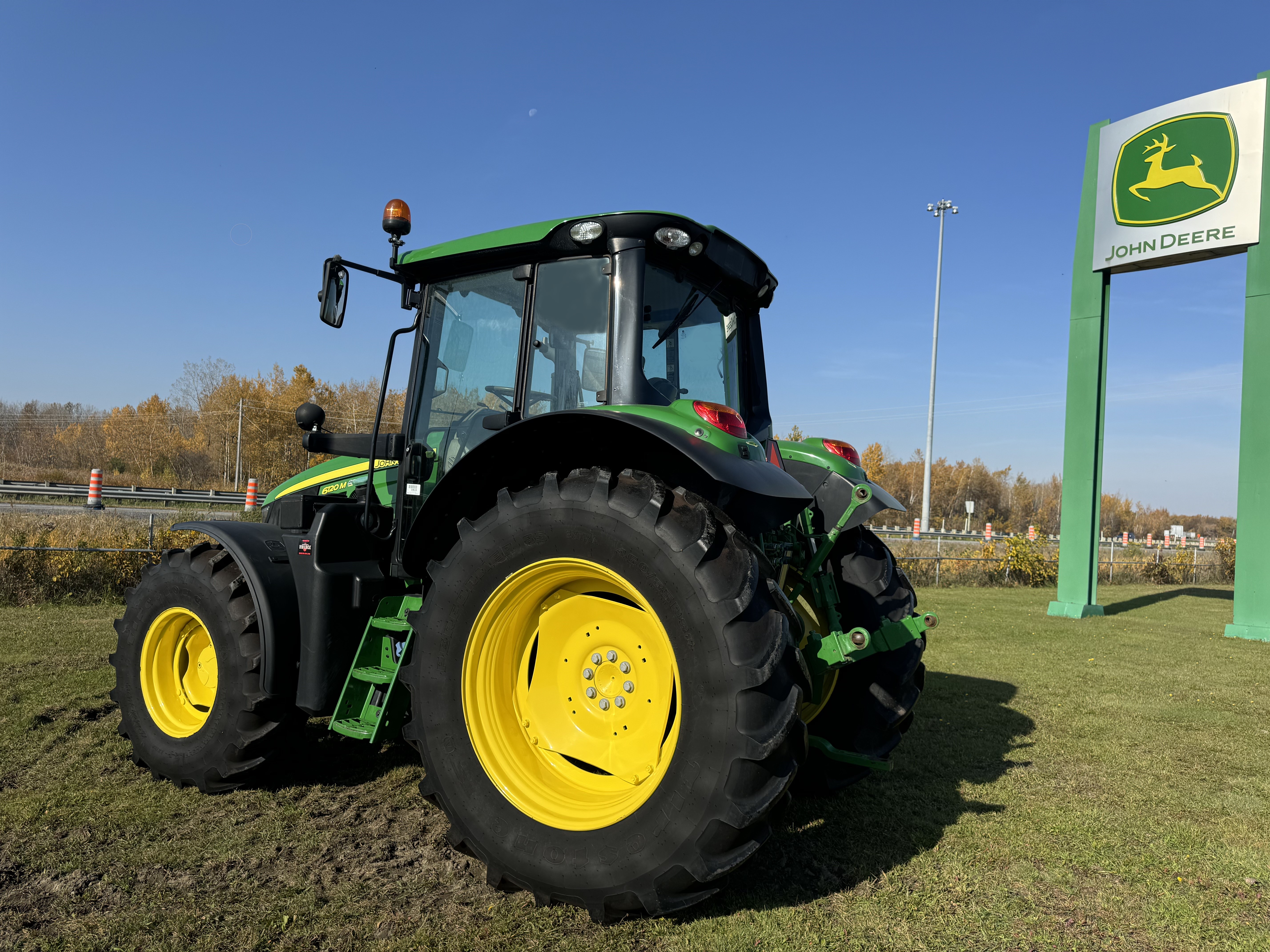 John Deere 6120M