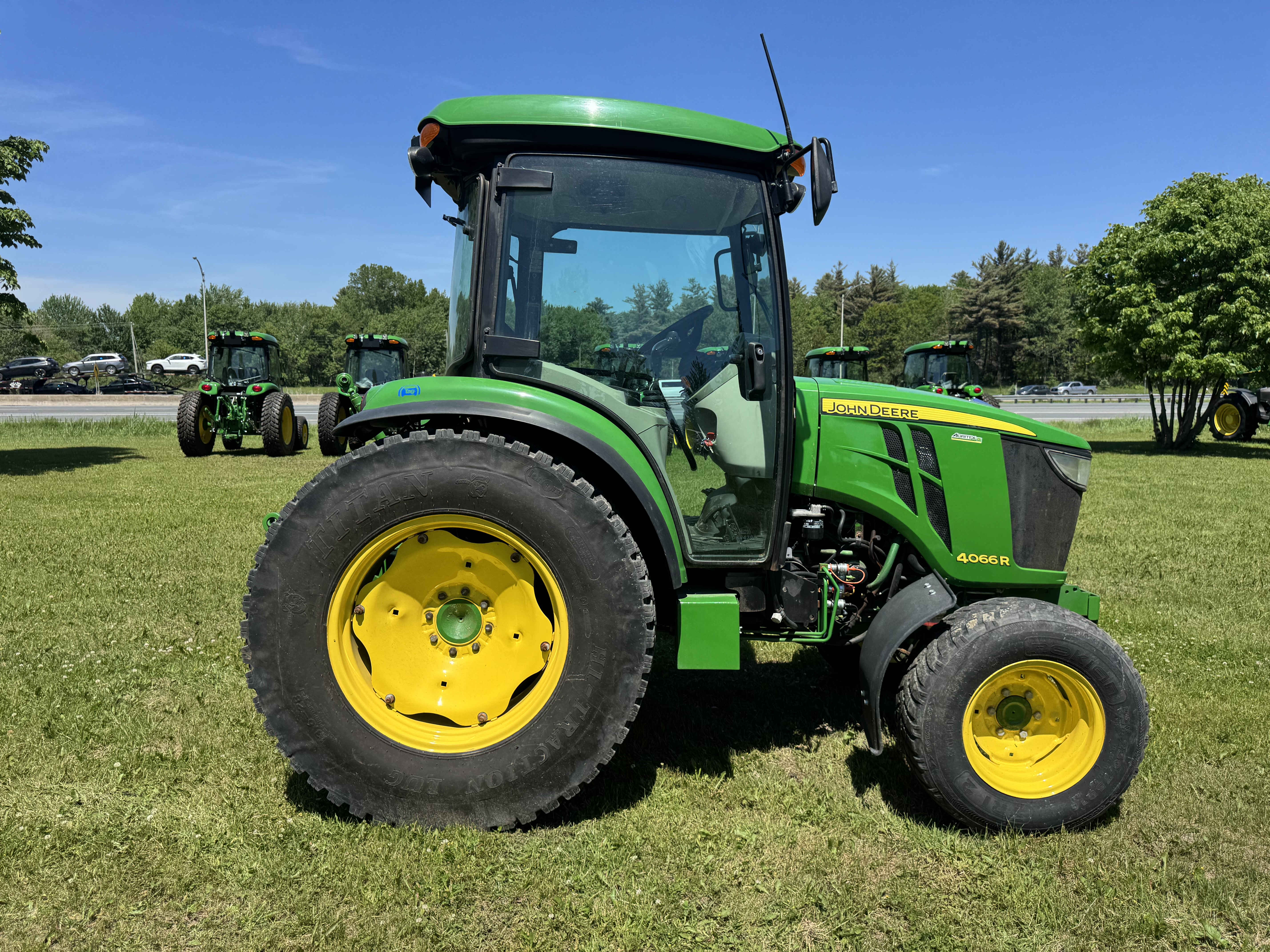 John Deere 4066R 