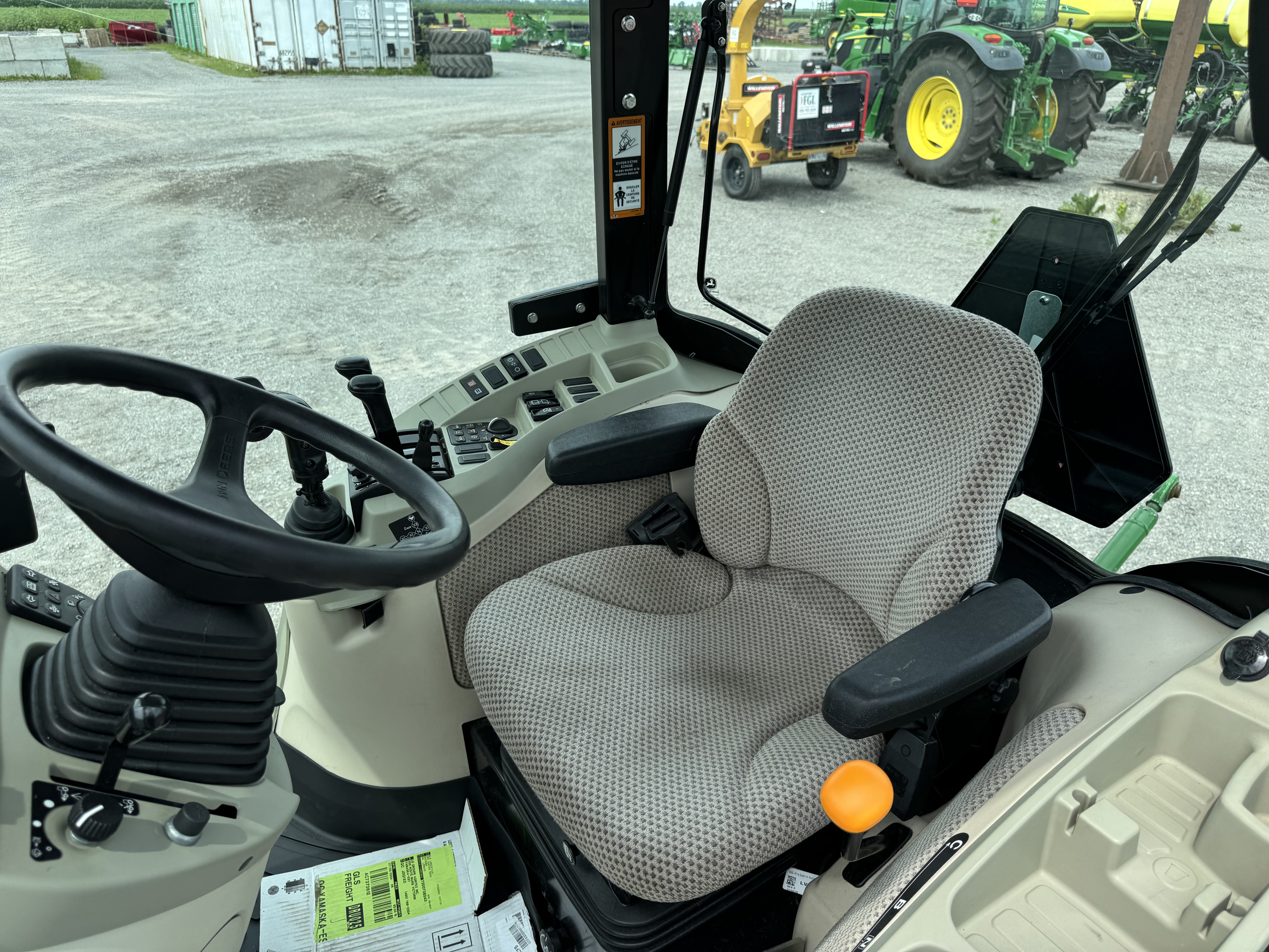 John Deere 4052R GRATTE NOKIAN 