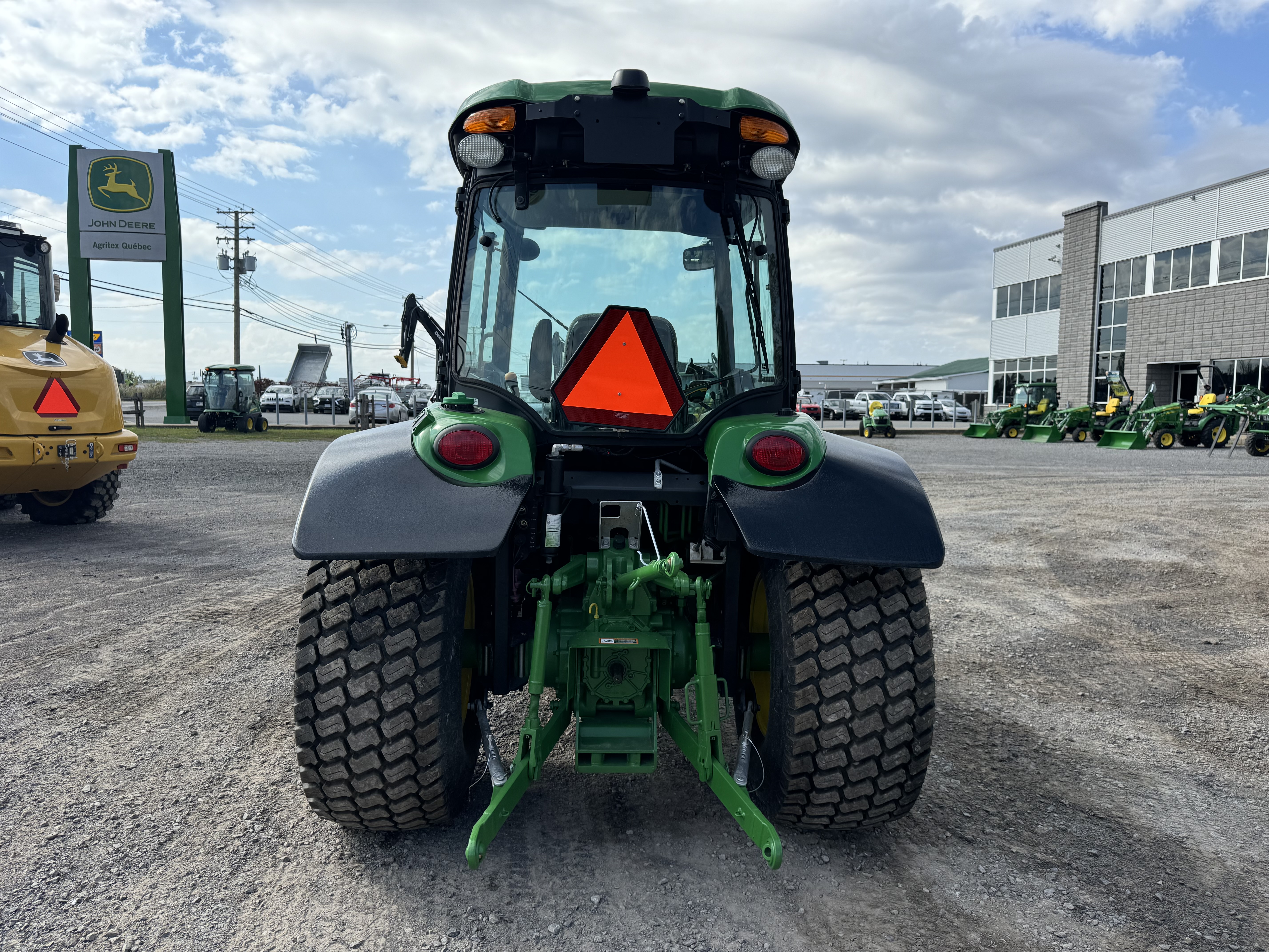 John Deere 4052R GRATTE TURF   