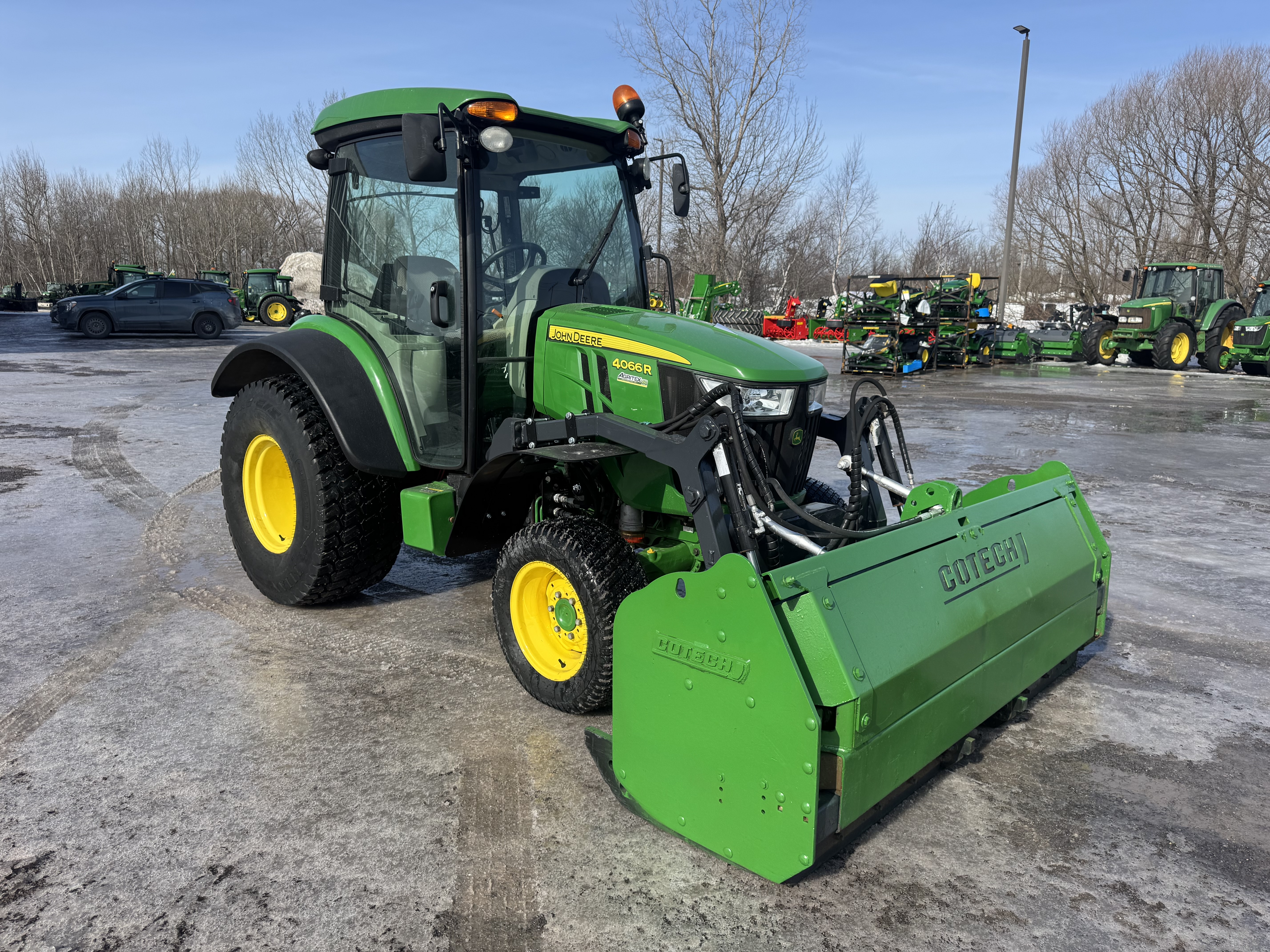 John Deere 4066R GRATTE TURF    