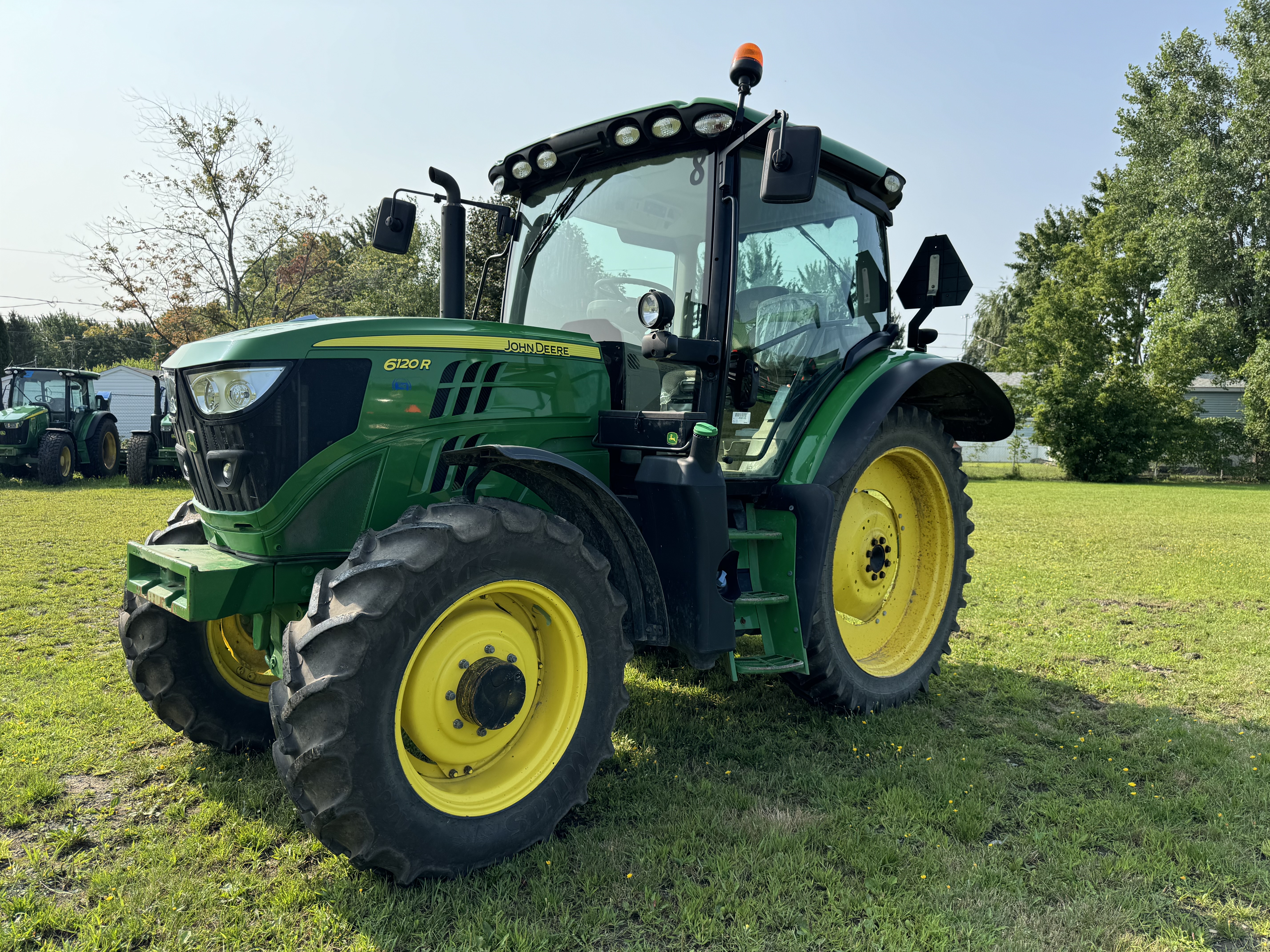 John Deere 6120R 