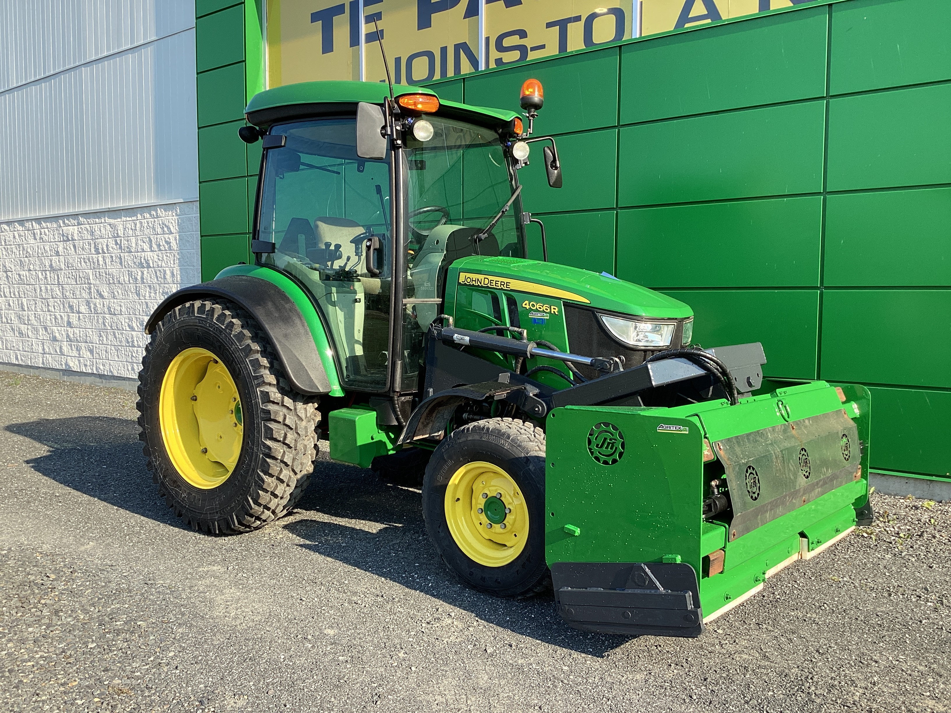 John Deere 4066R GRATTE NOKIAN 