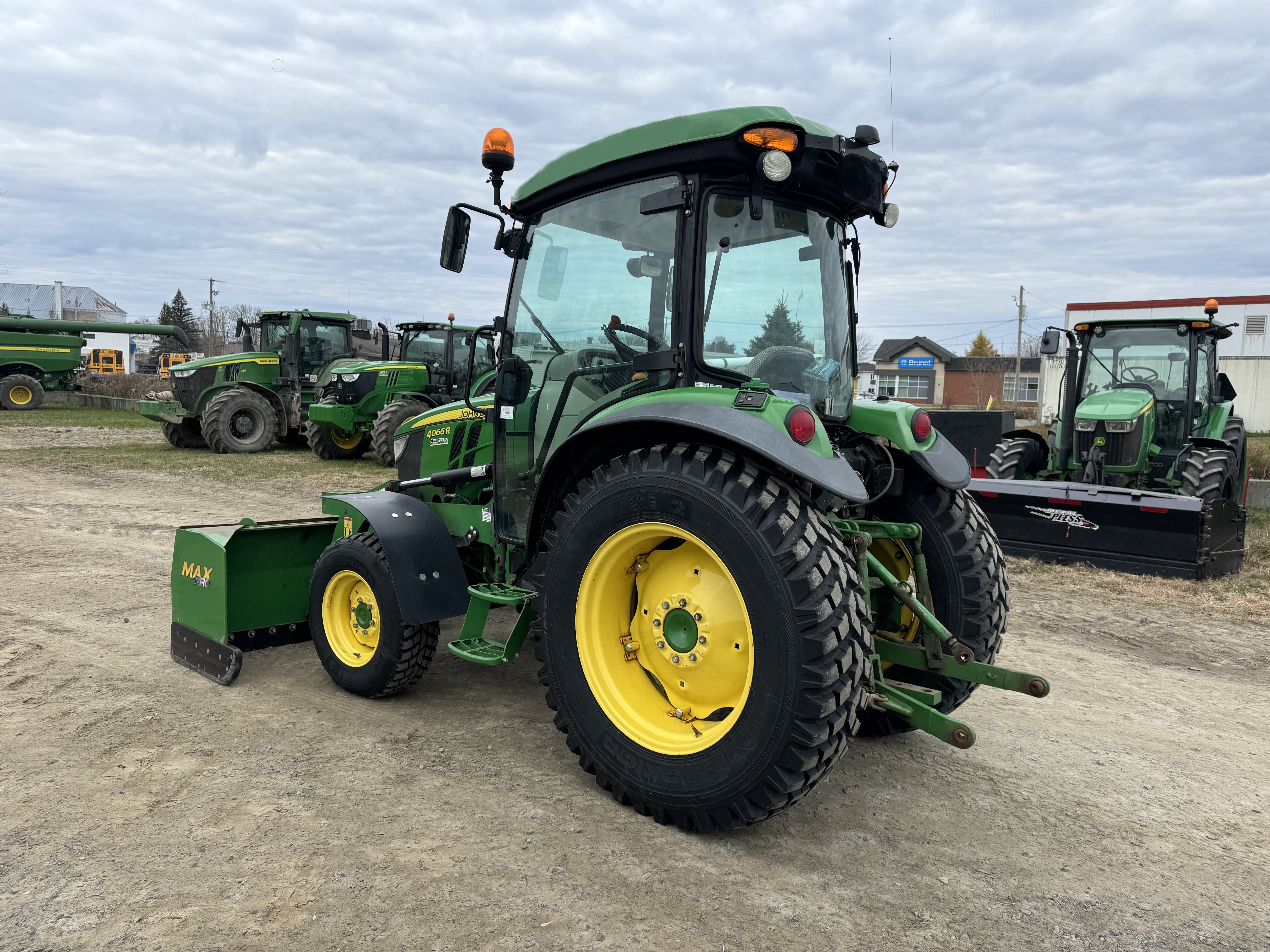 John Deere 4066R GRATTE NOKIAN  