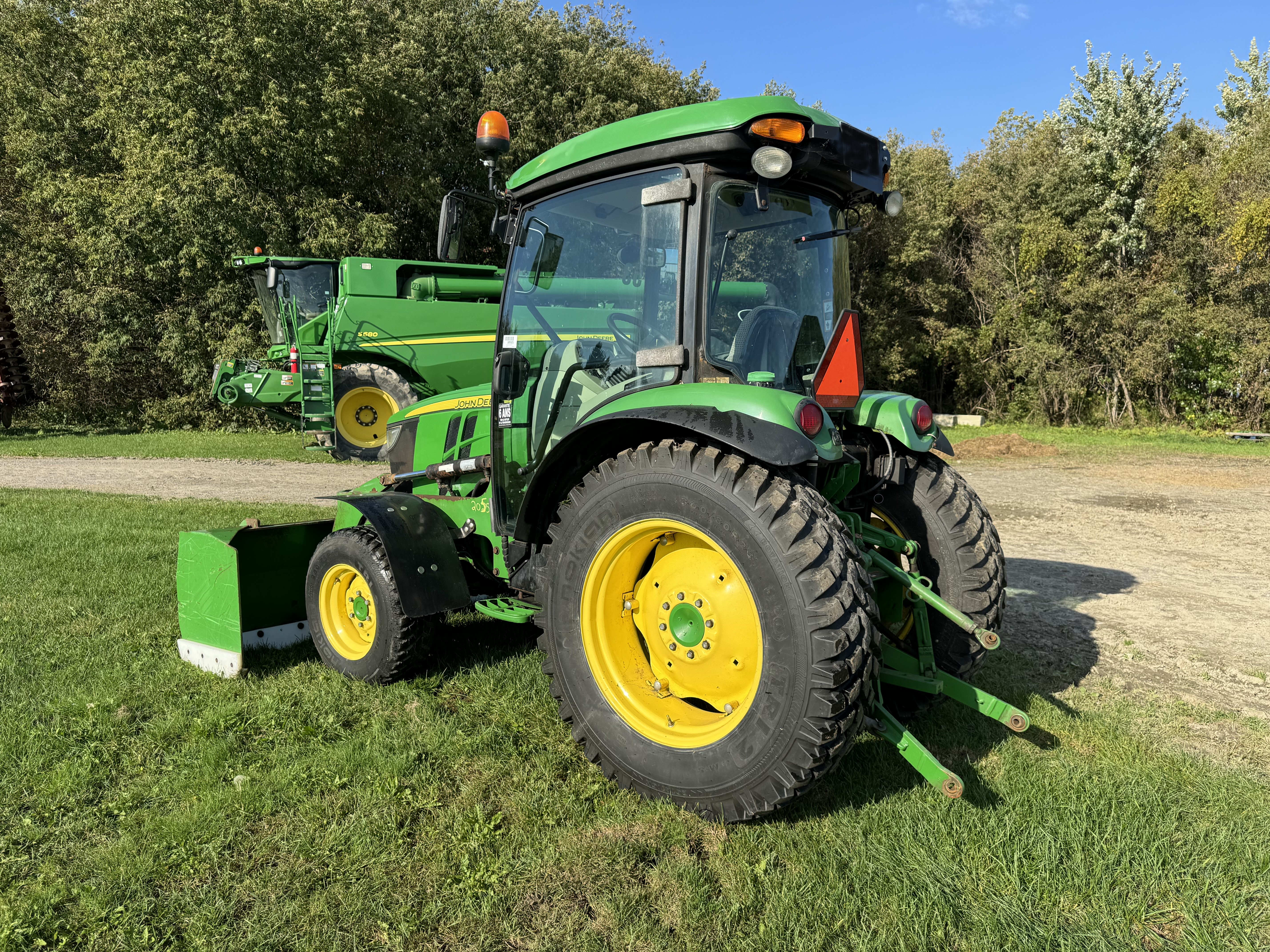 John Deere 4066R GRATTE NOKIAN    