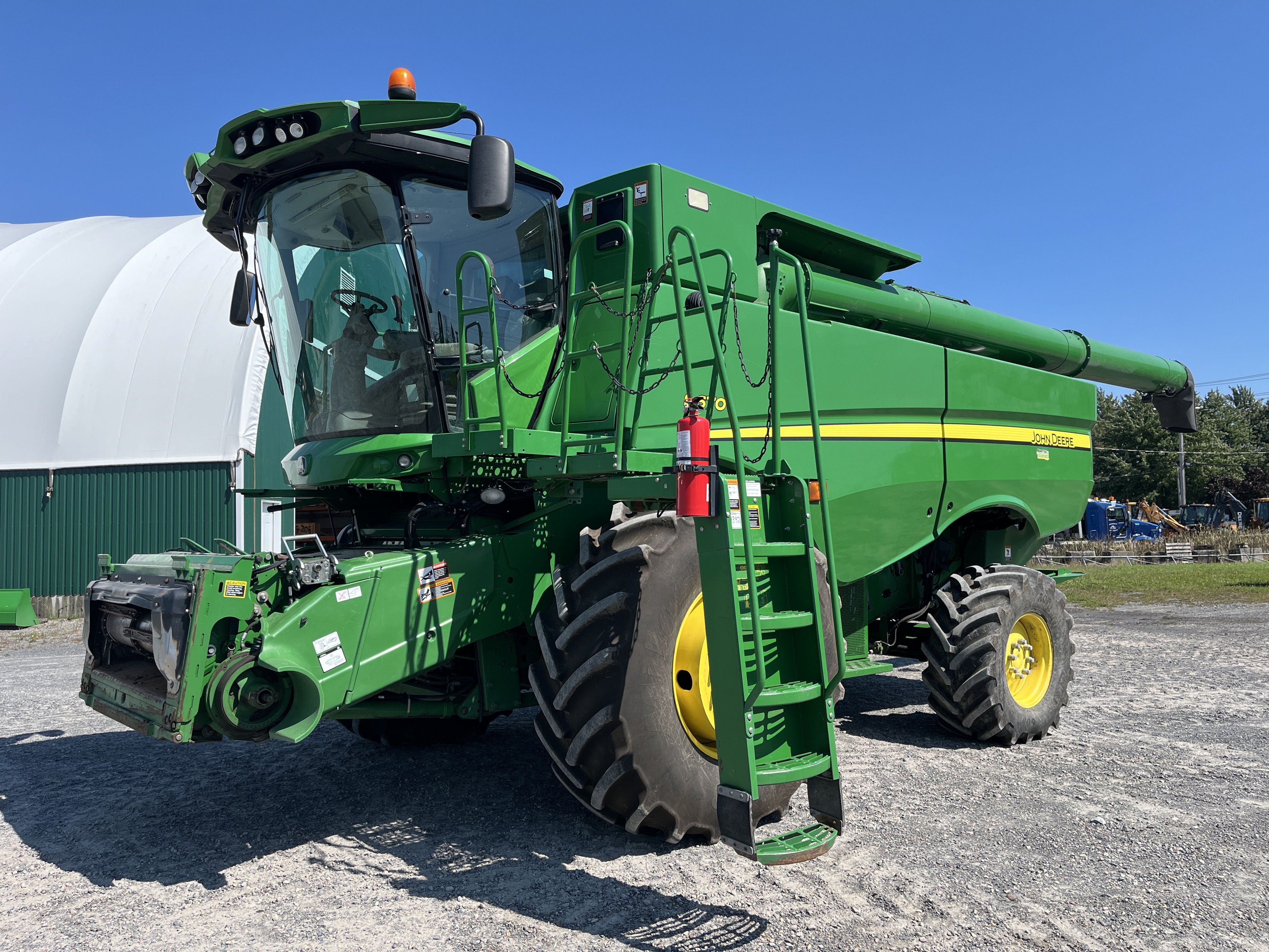 John Deere S670