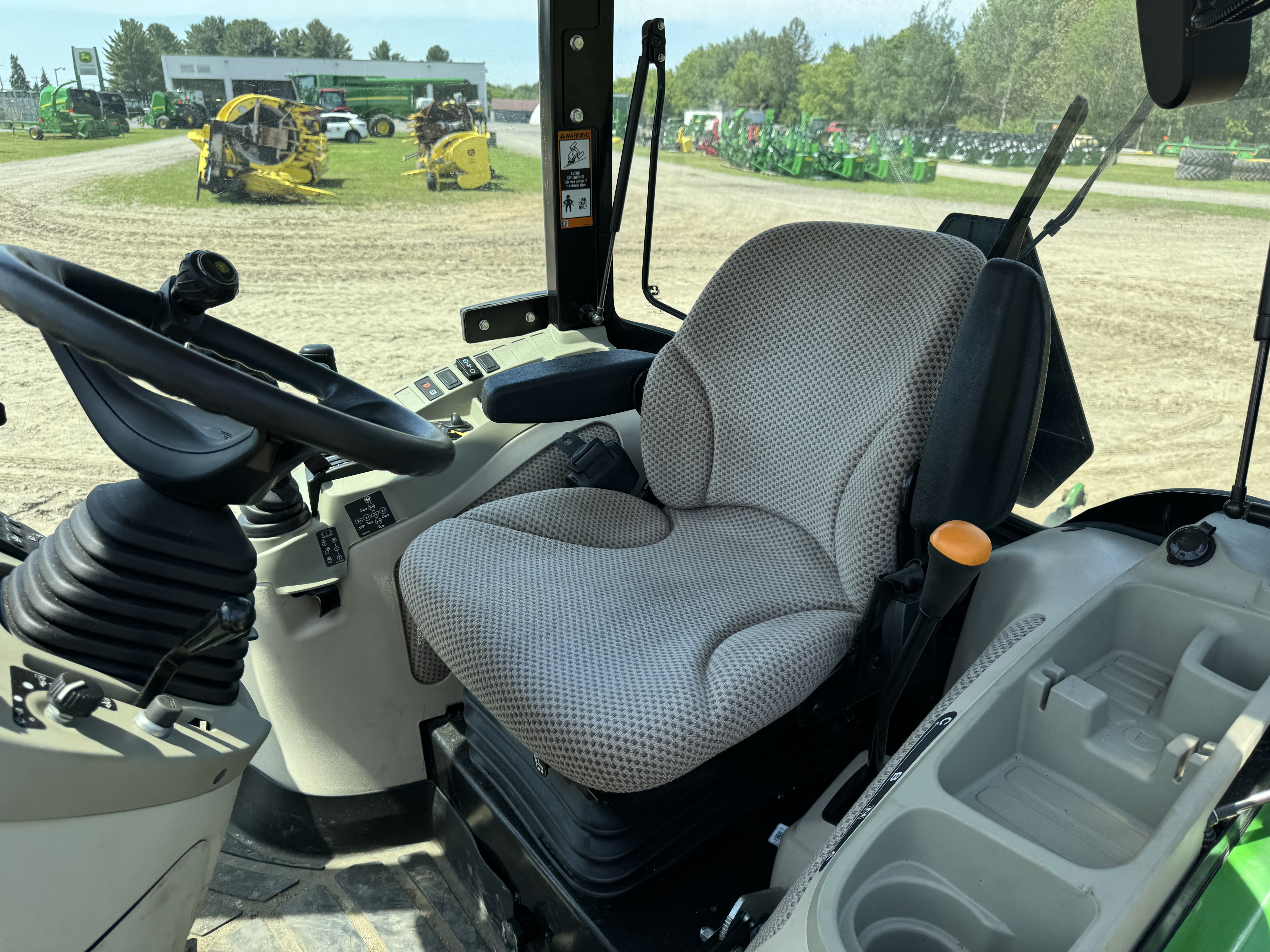 John Deere 4052R GRATTE NOKIAN 