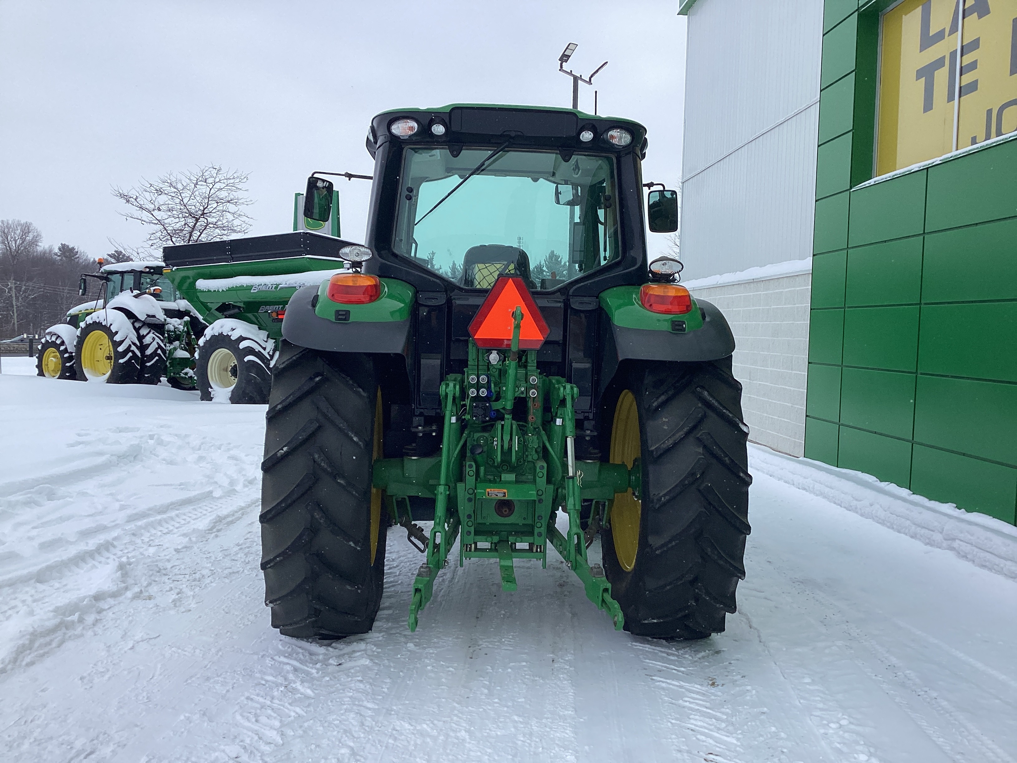 John Deere 6110M
