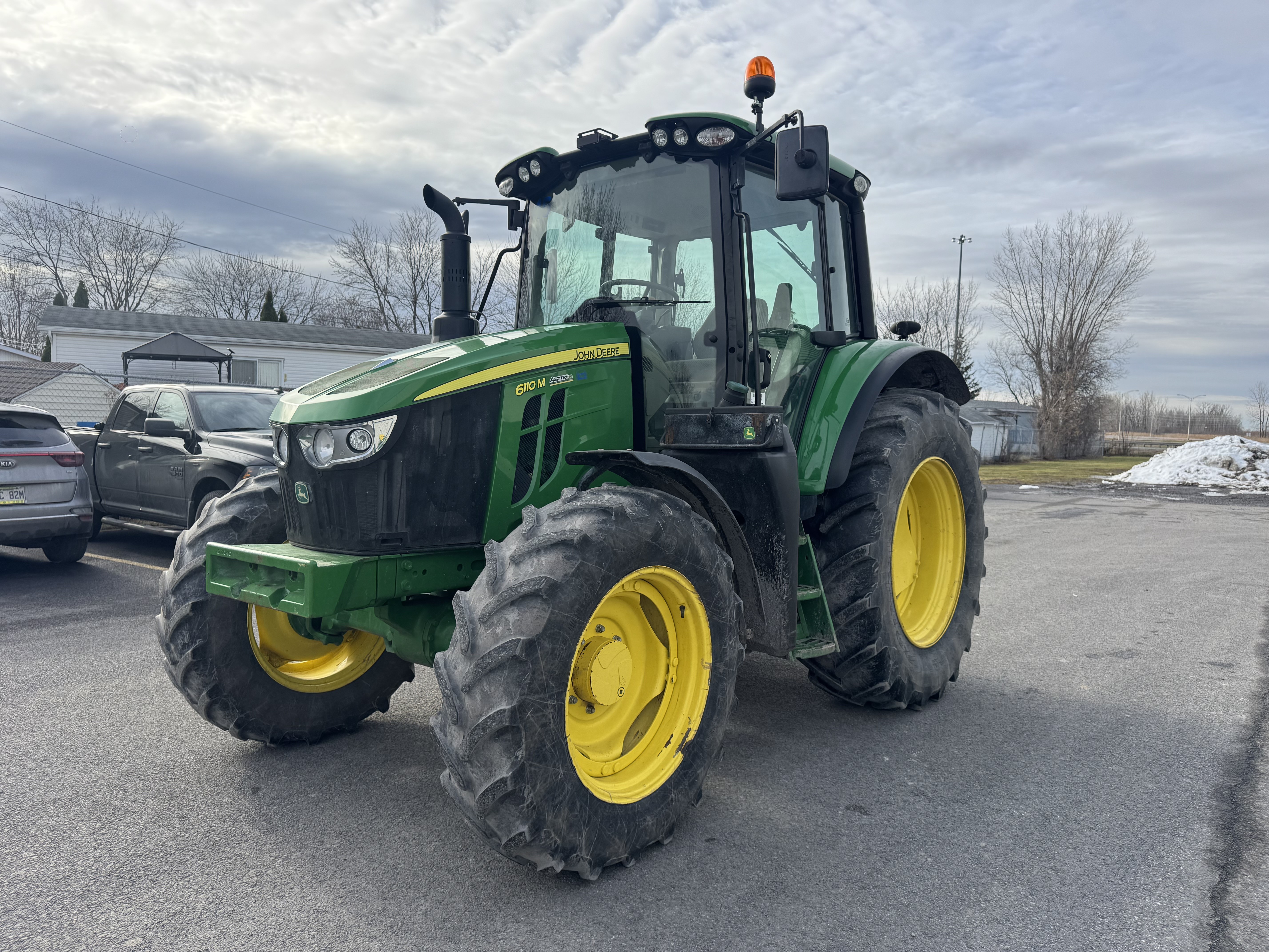 John Deere 6110M 
