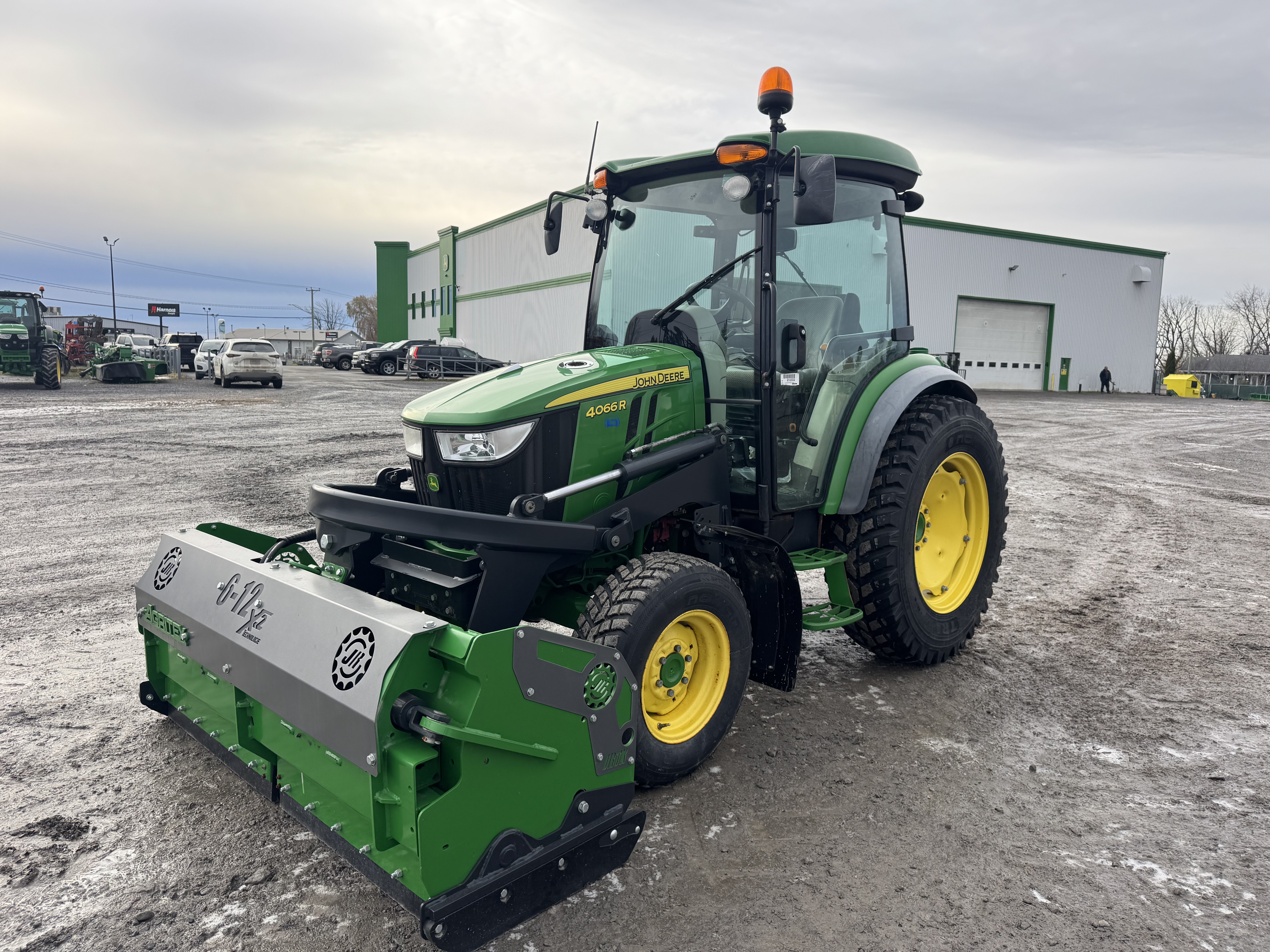 John Deere 4066R NOKIAN GRATTE