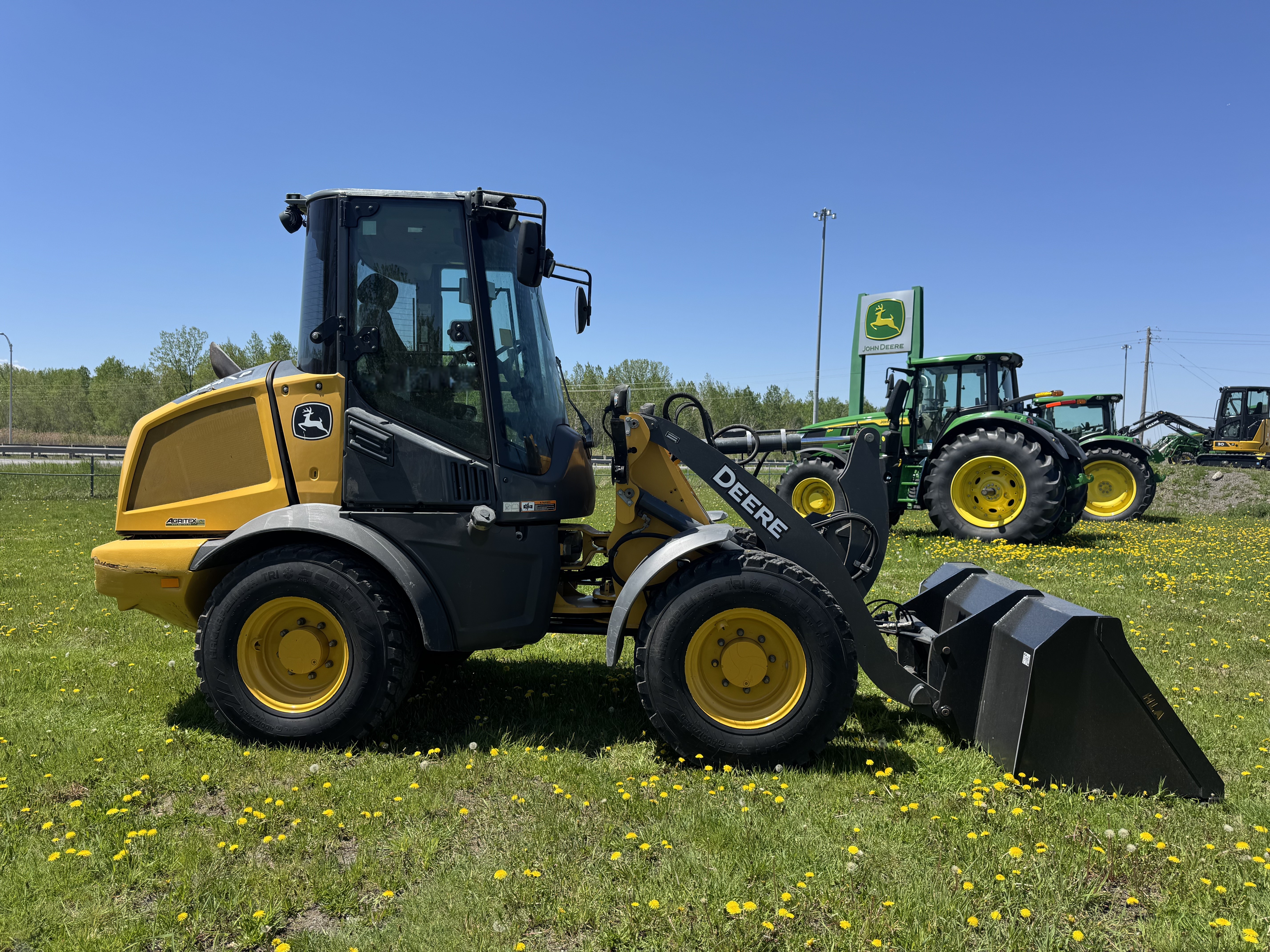 John Deere 244 P