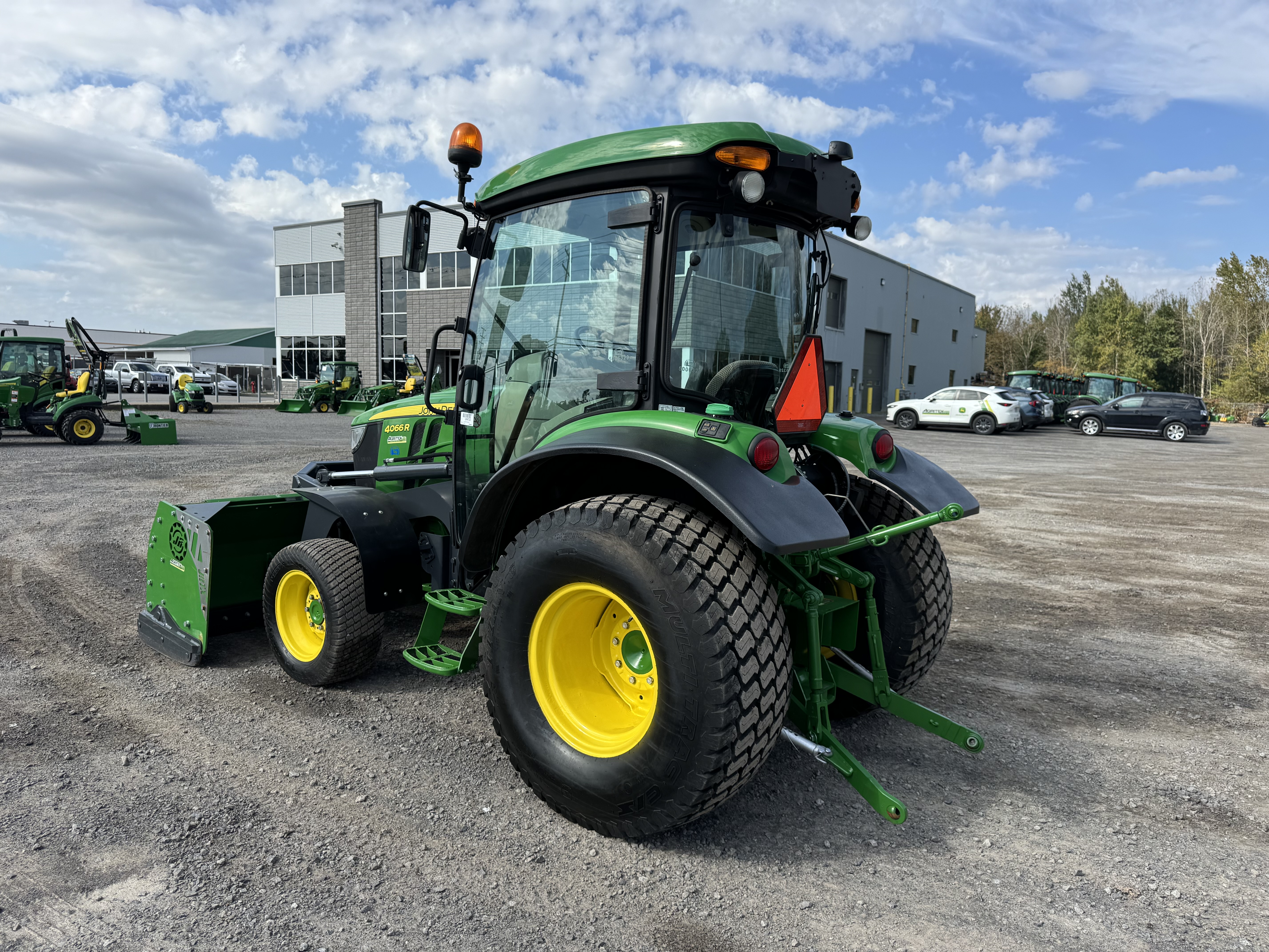 John Deere 4066R GRATTE TURF 