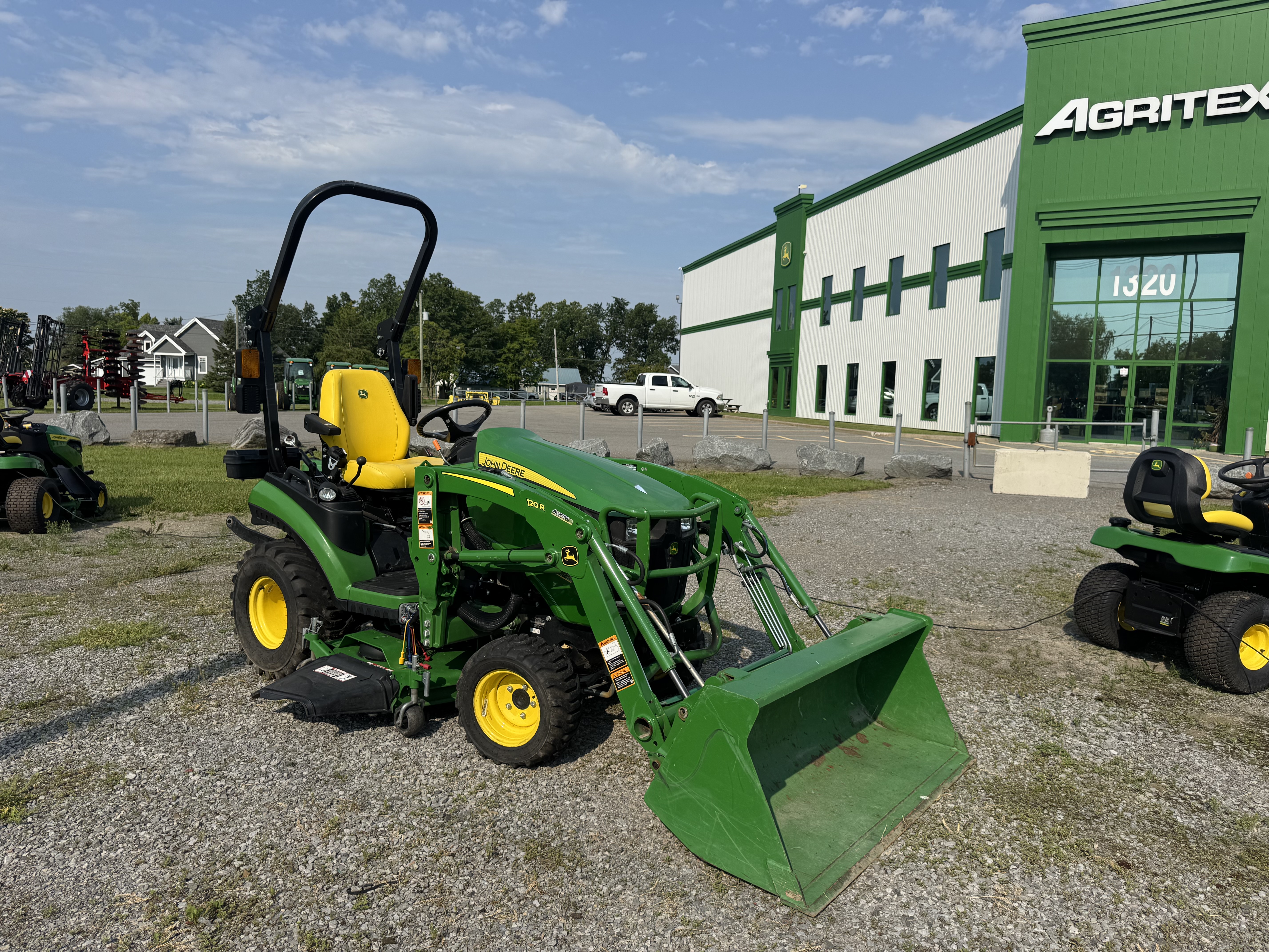 John Deere 1025R LDR + TONDEUSE 