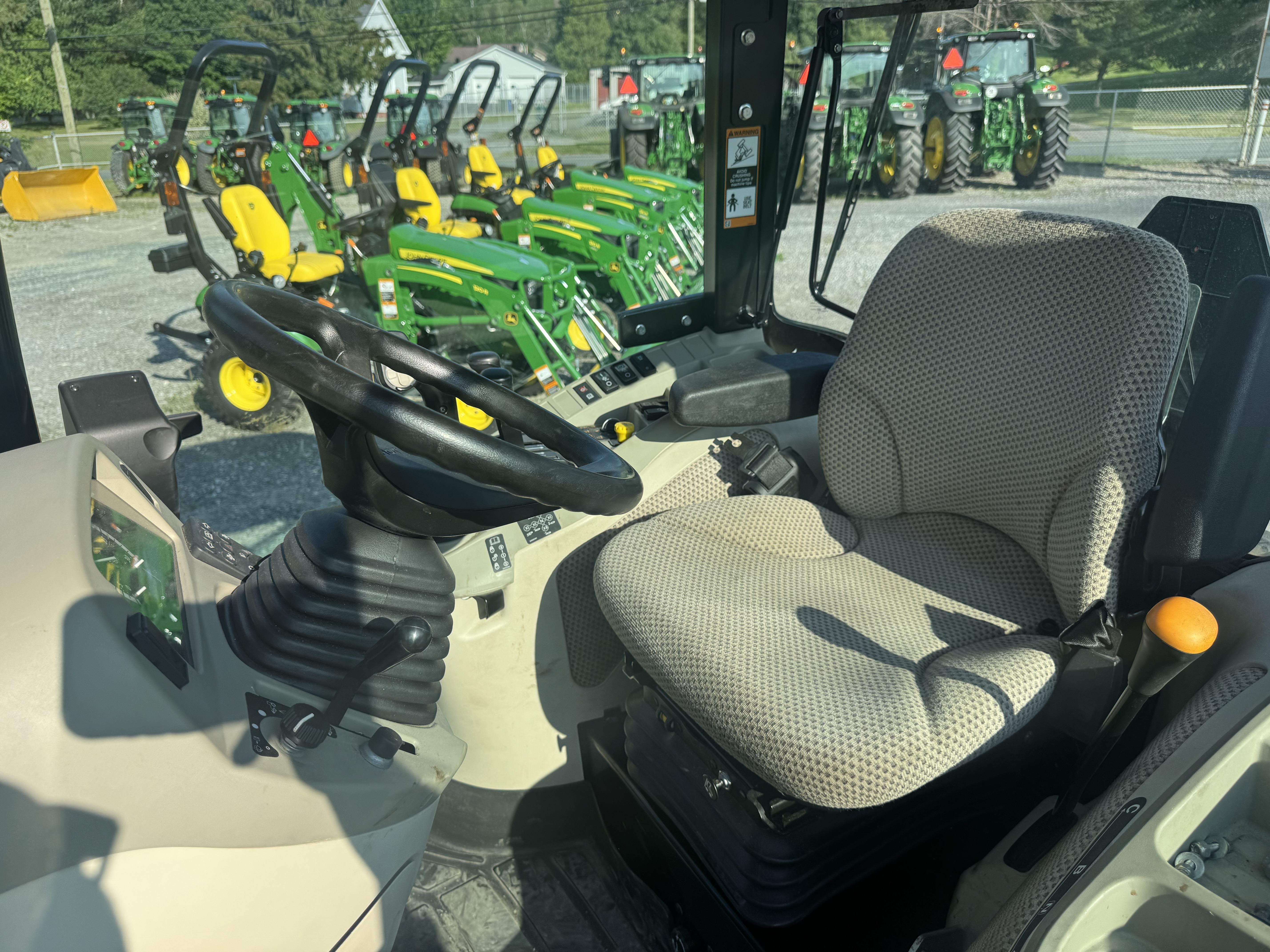 John Deere 4052R GRATTE NOKIAN 