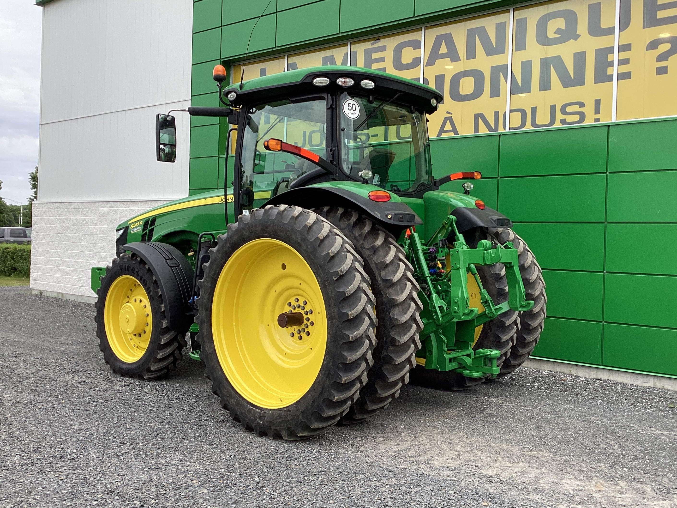 John Deere 8245R