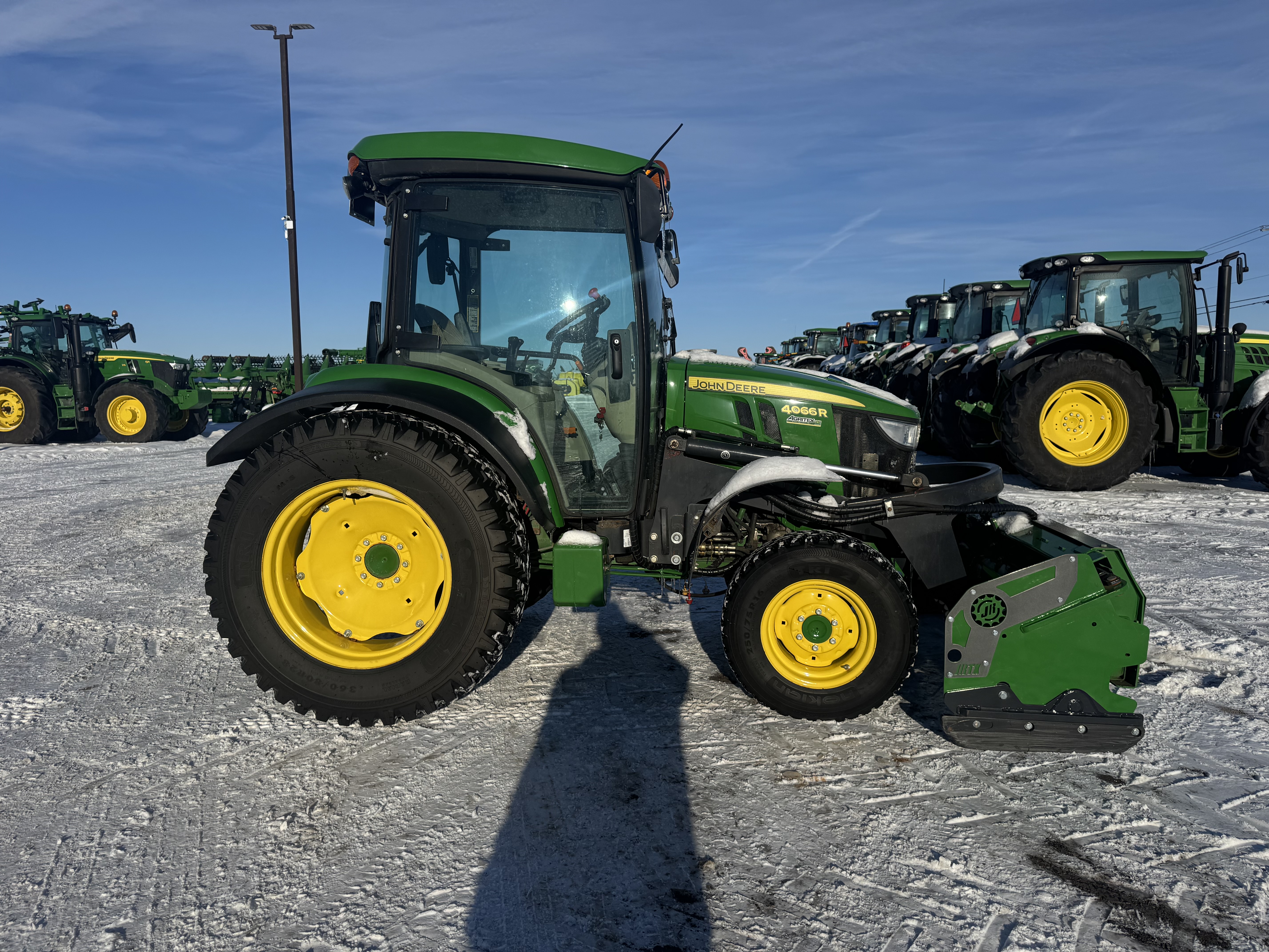 John Deere 4066R GRATTE NOKIAN    