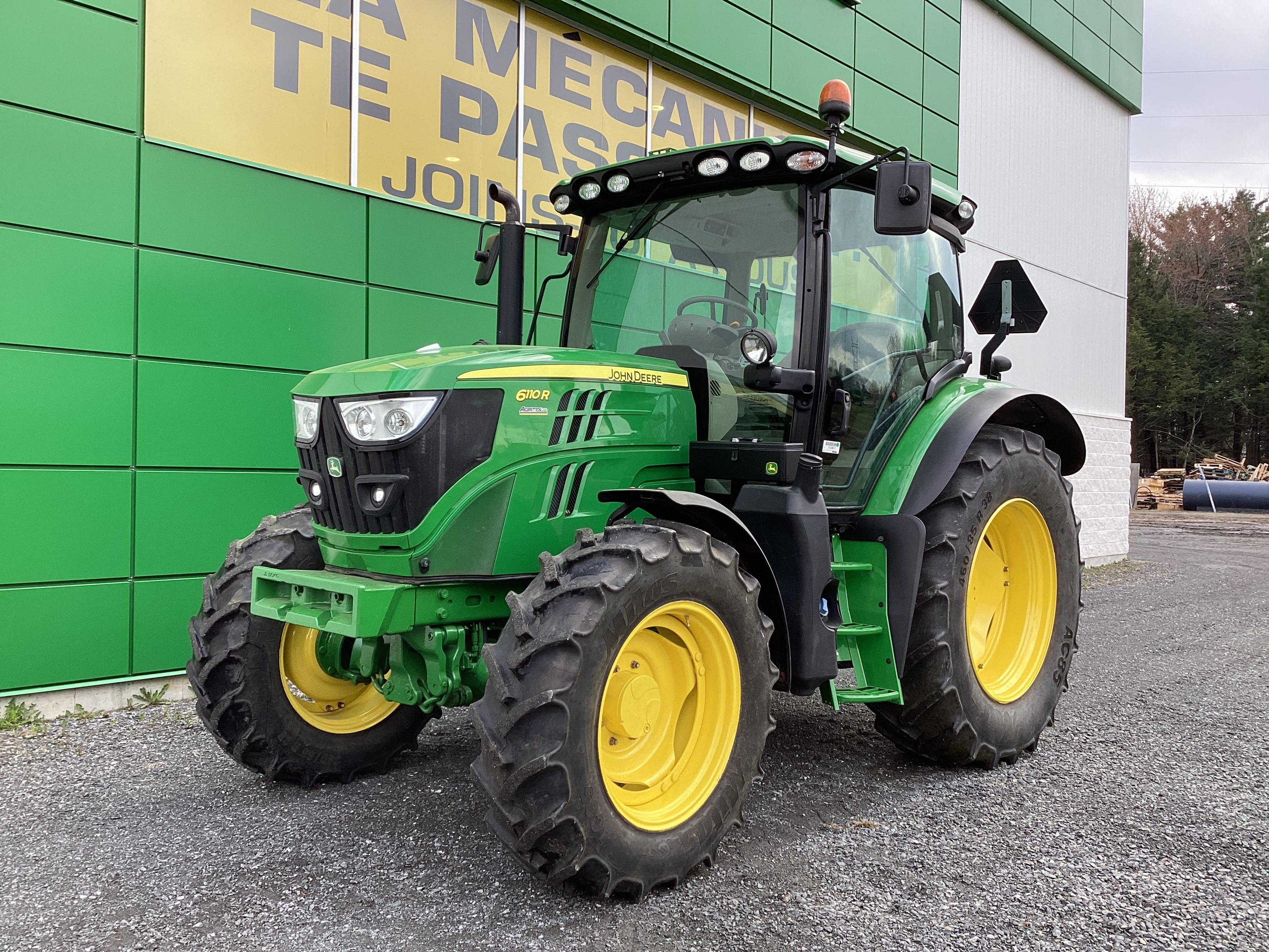 John Deere 6110R