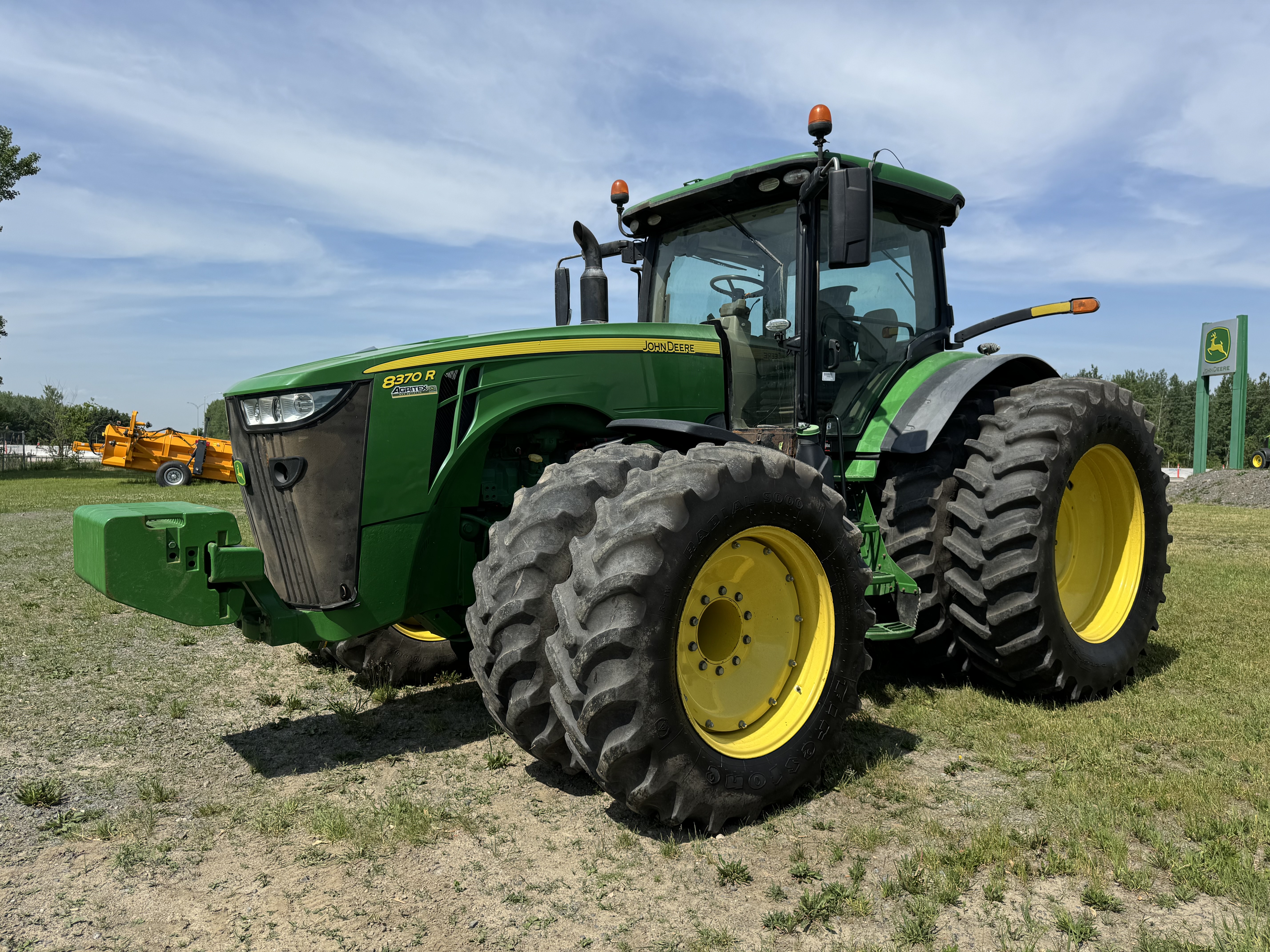 John Deere 8370R  