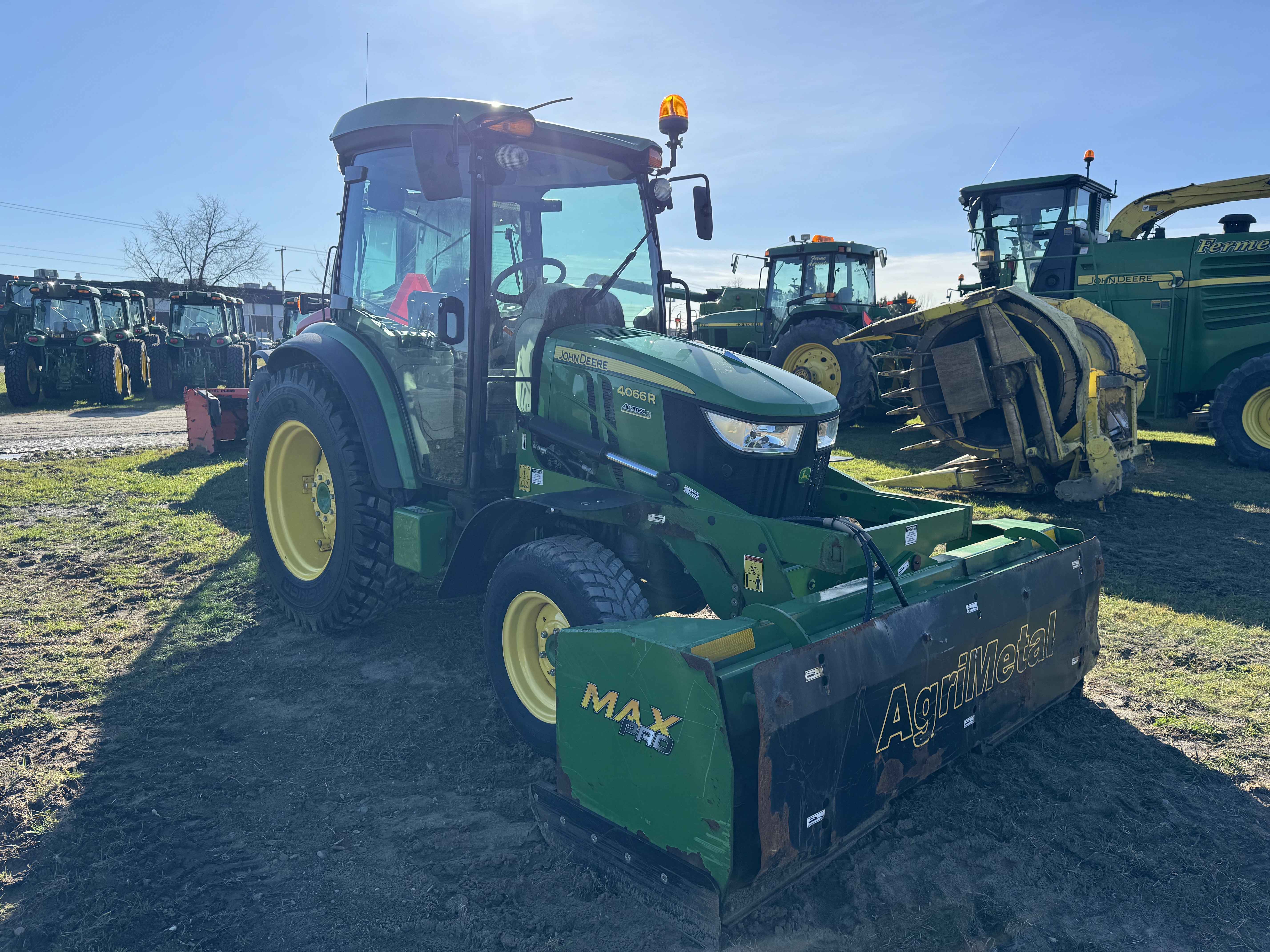 John Deere 4066R GRATTE NOKIAN    