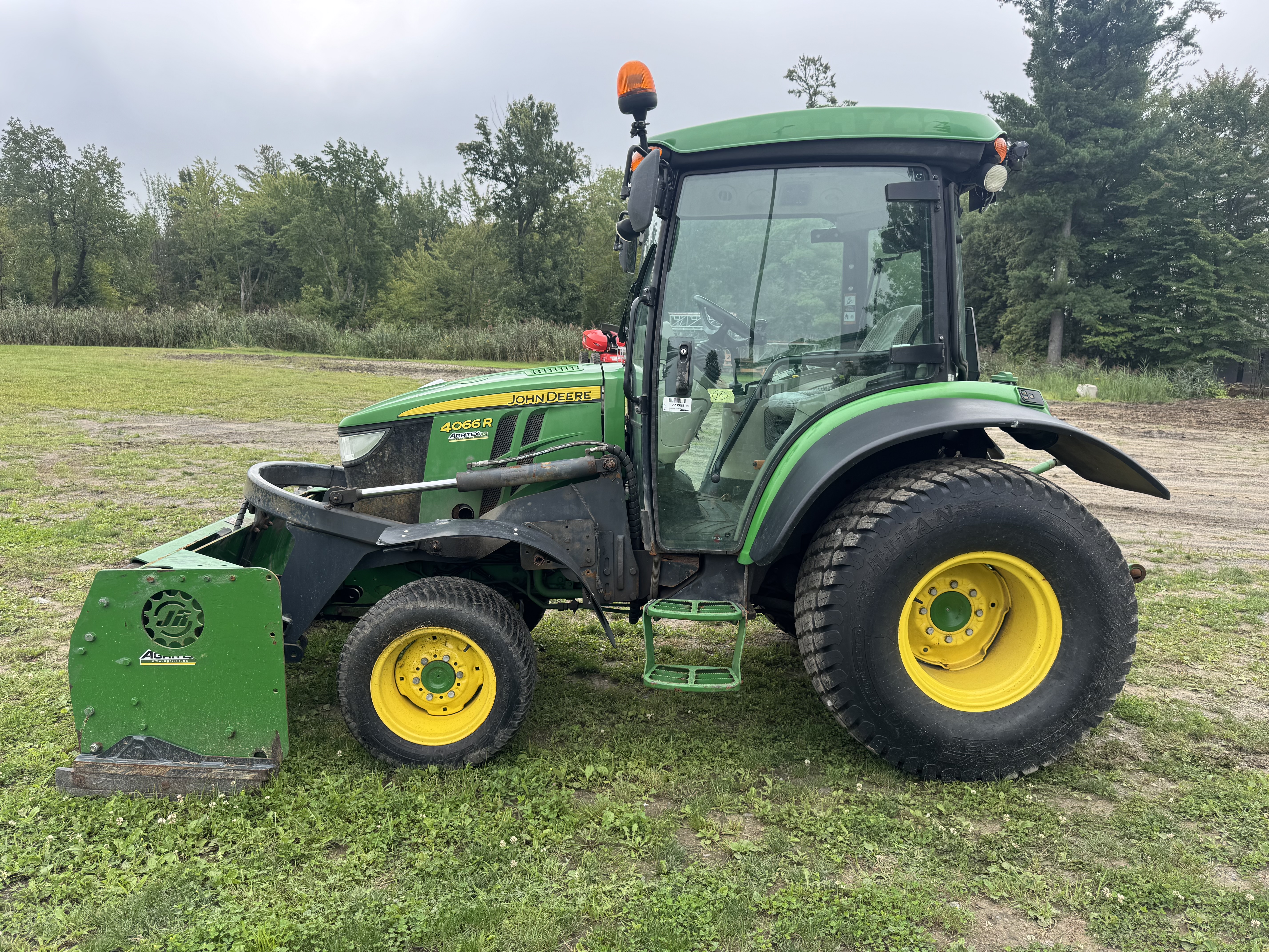 John Deere 4066R TURF JRTX    