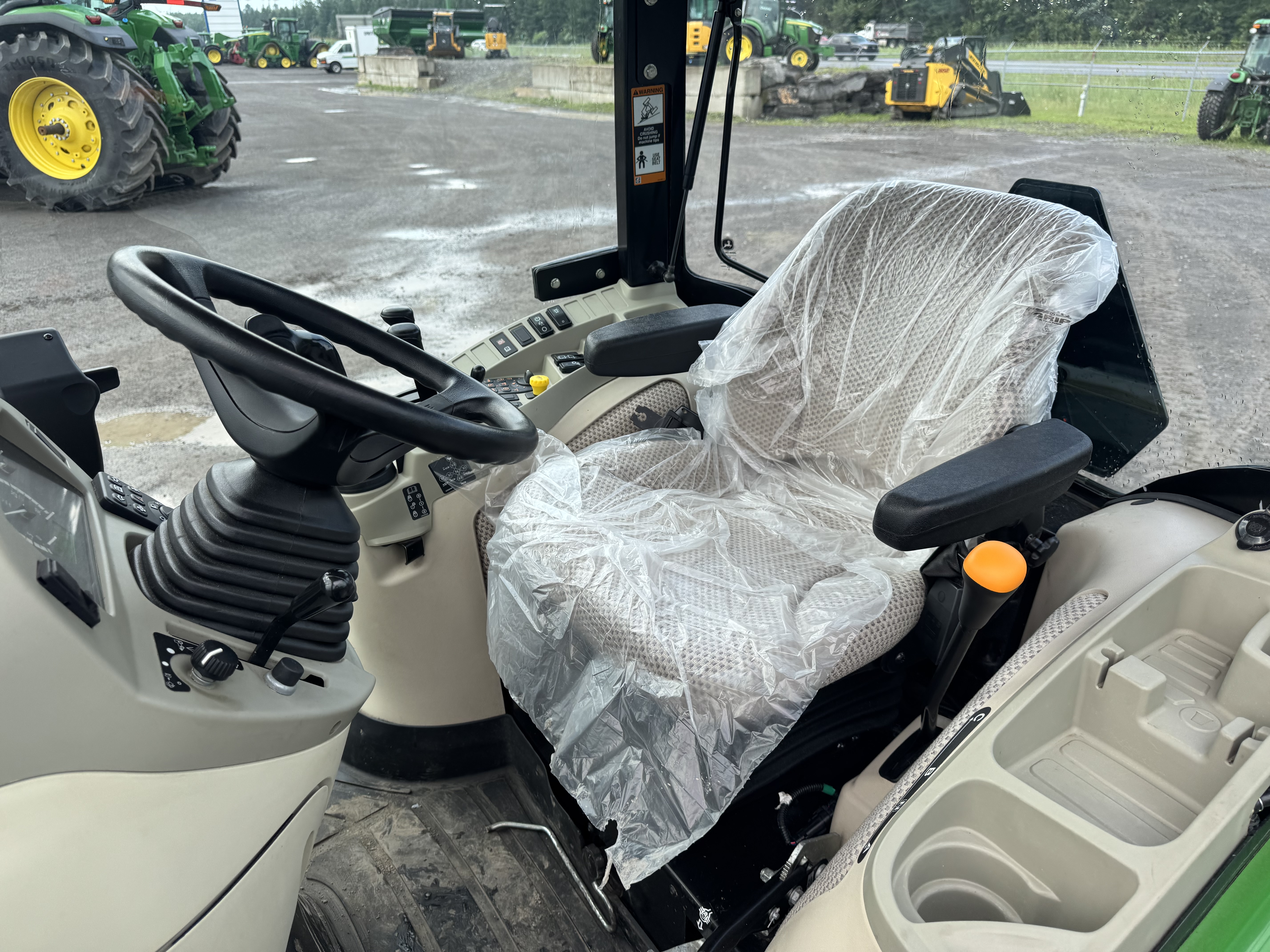 John Deere 4066R GRATTE NOKIAN    