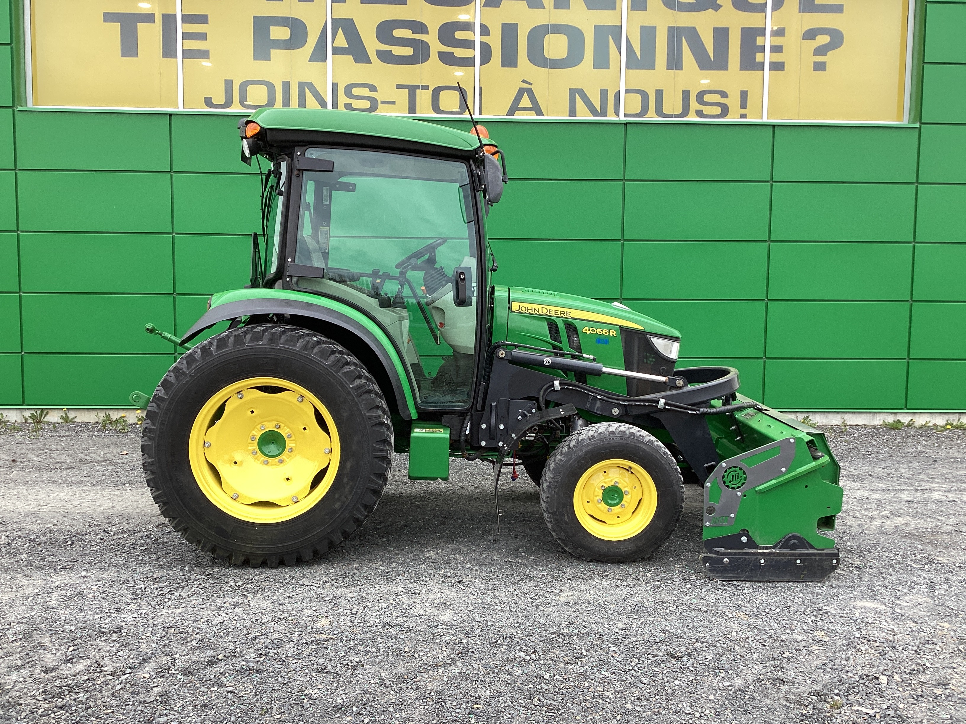 John Deere 4066R NOKIAN GRATTE