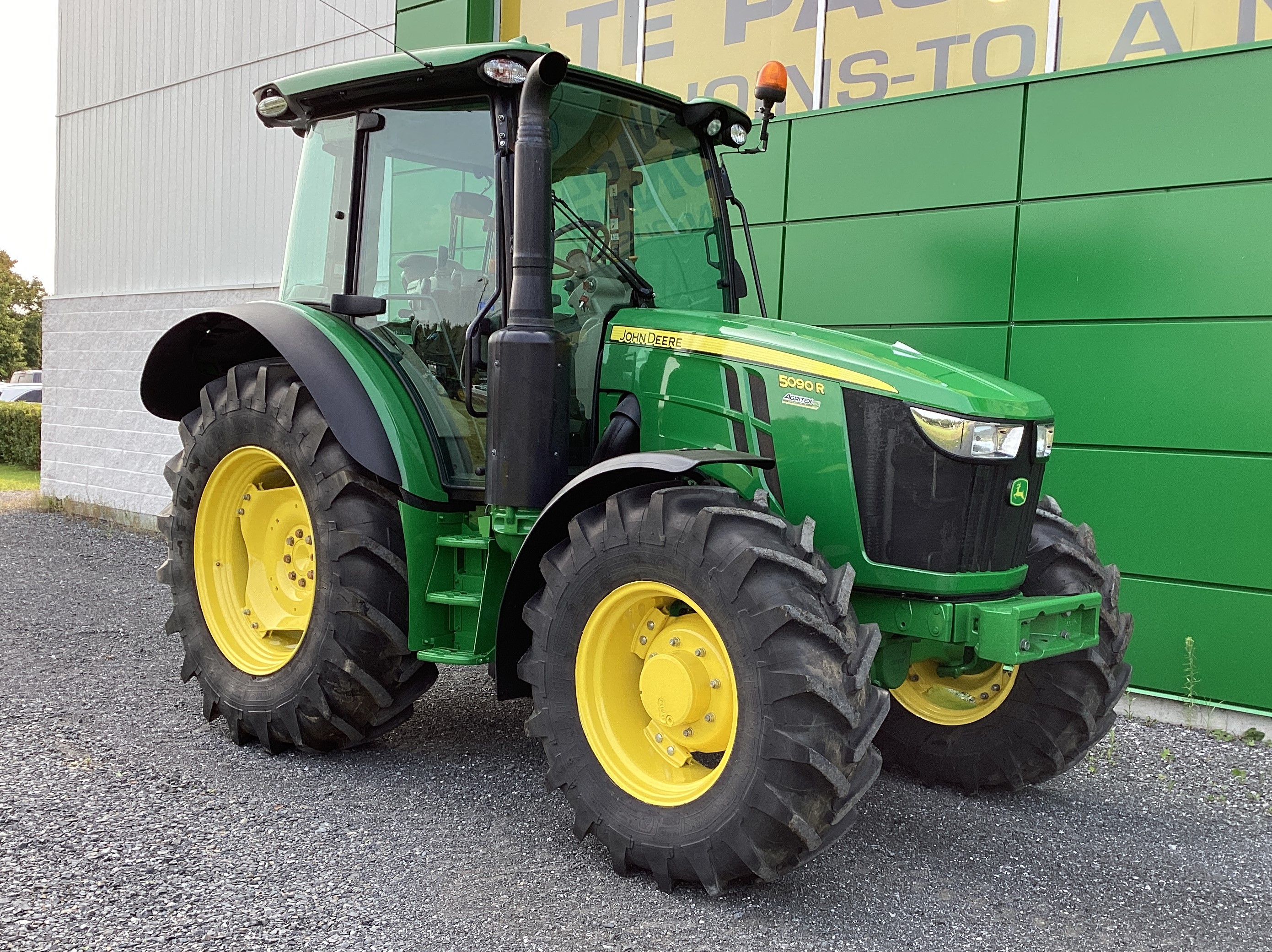 John Deere 5090R