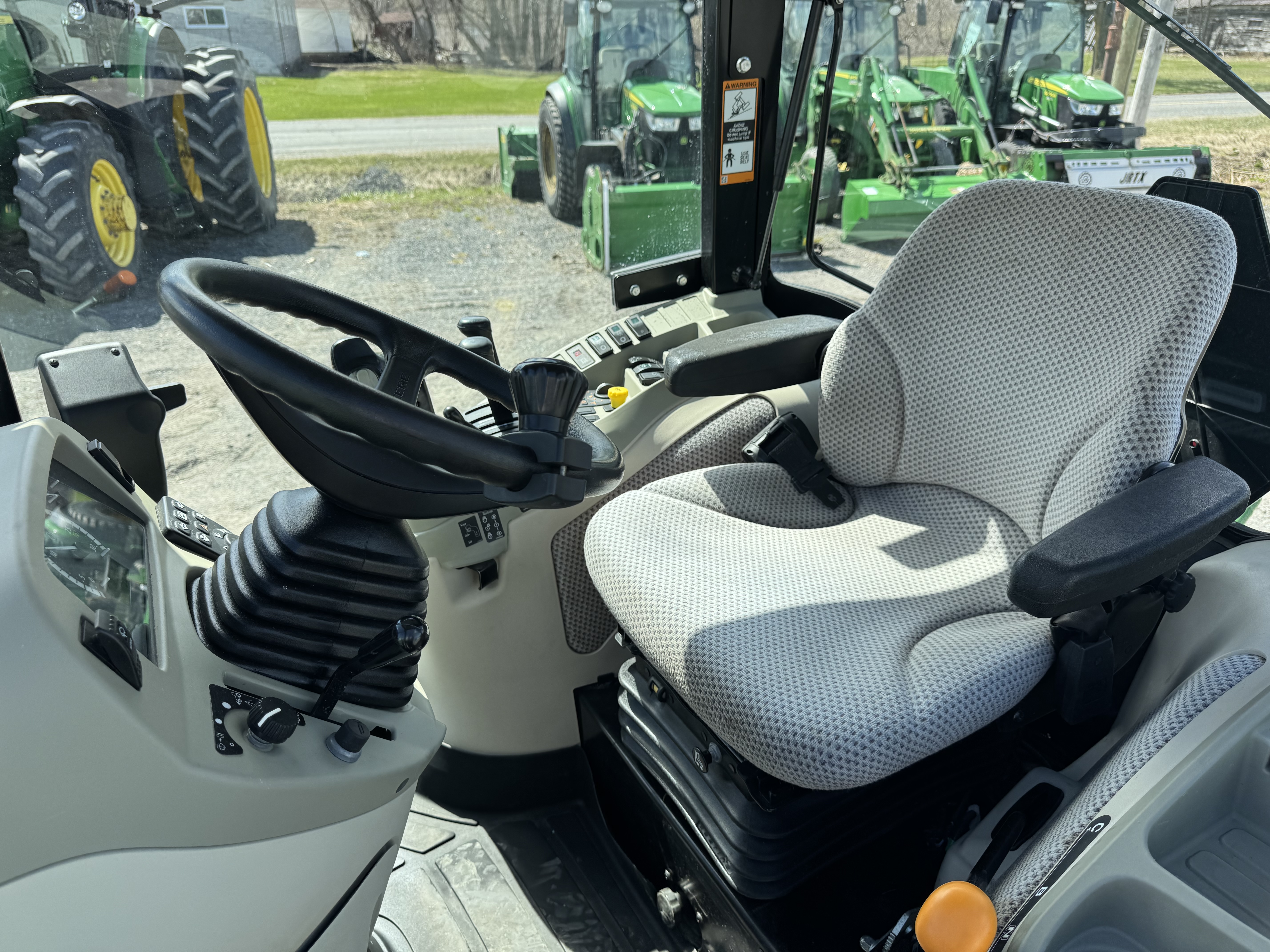 John Deere 4066R NOKIAN LOADER
