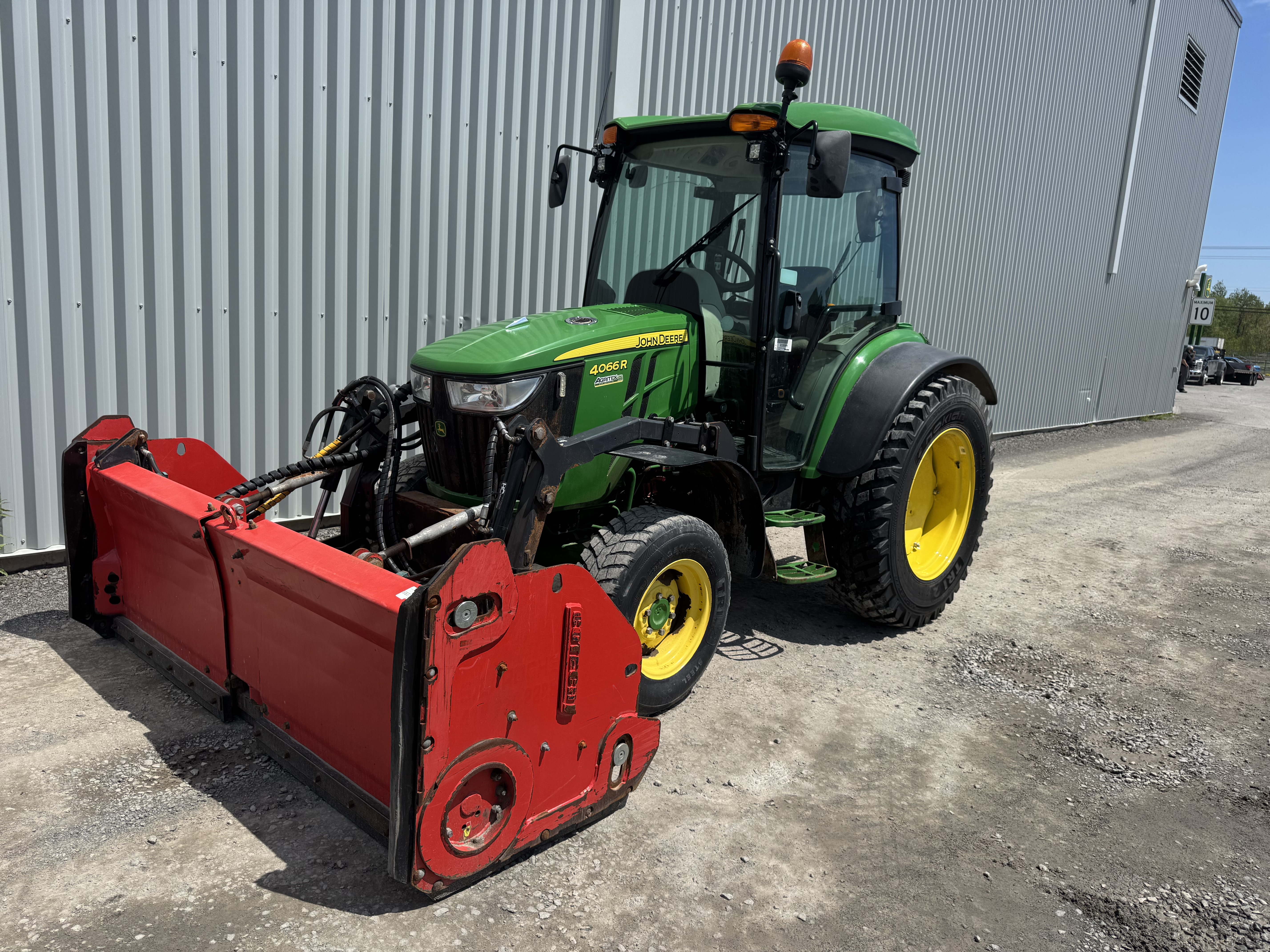 John Deere 4066R GRATTE NOKIAN    