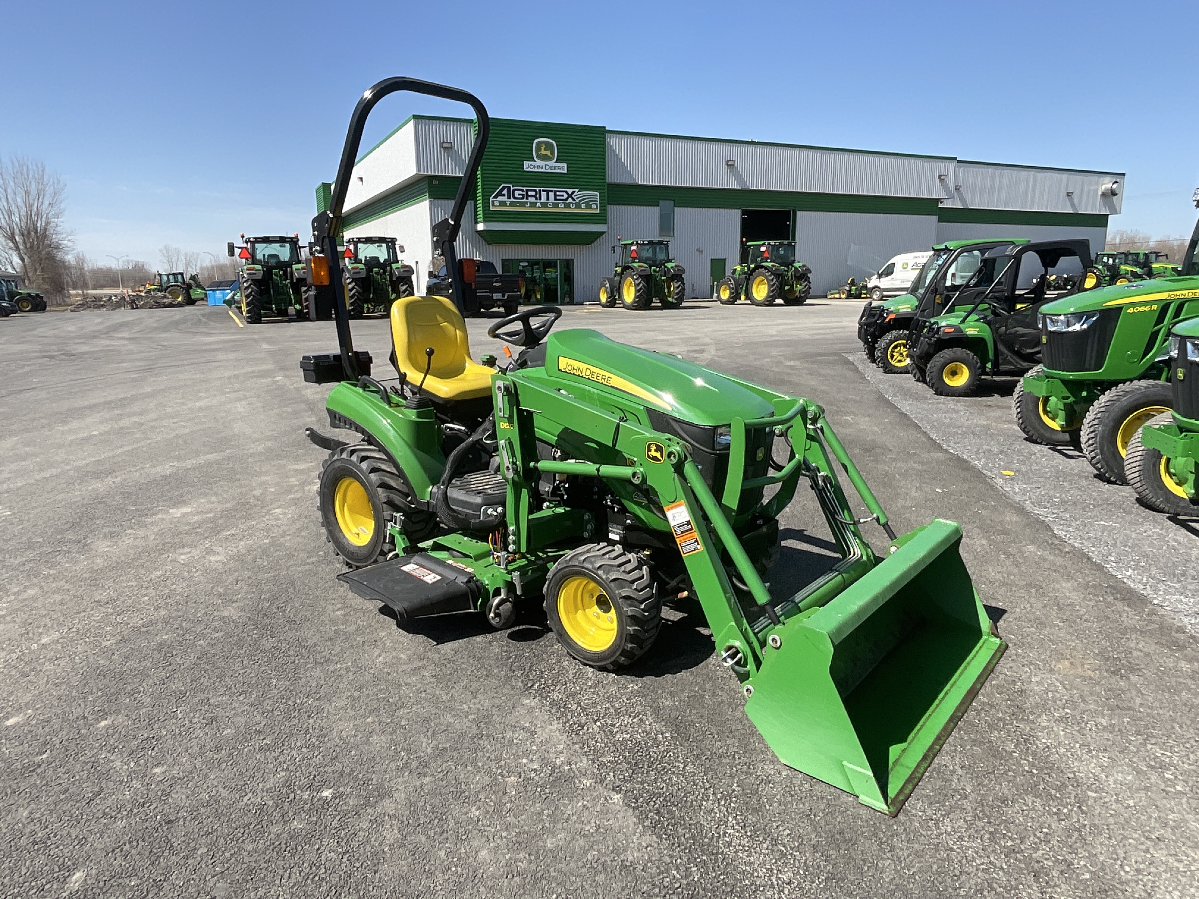 John Deere 1023E