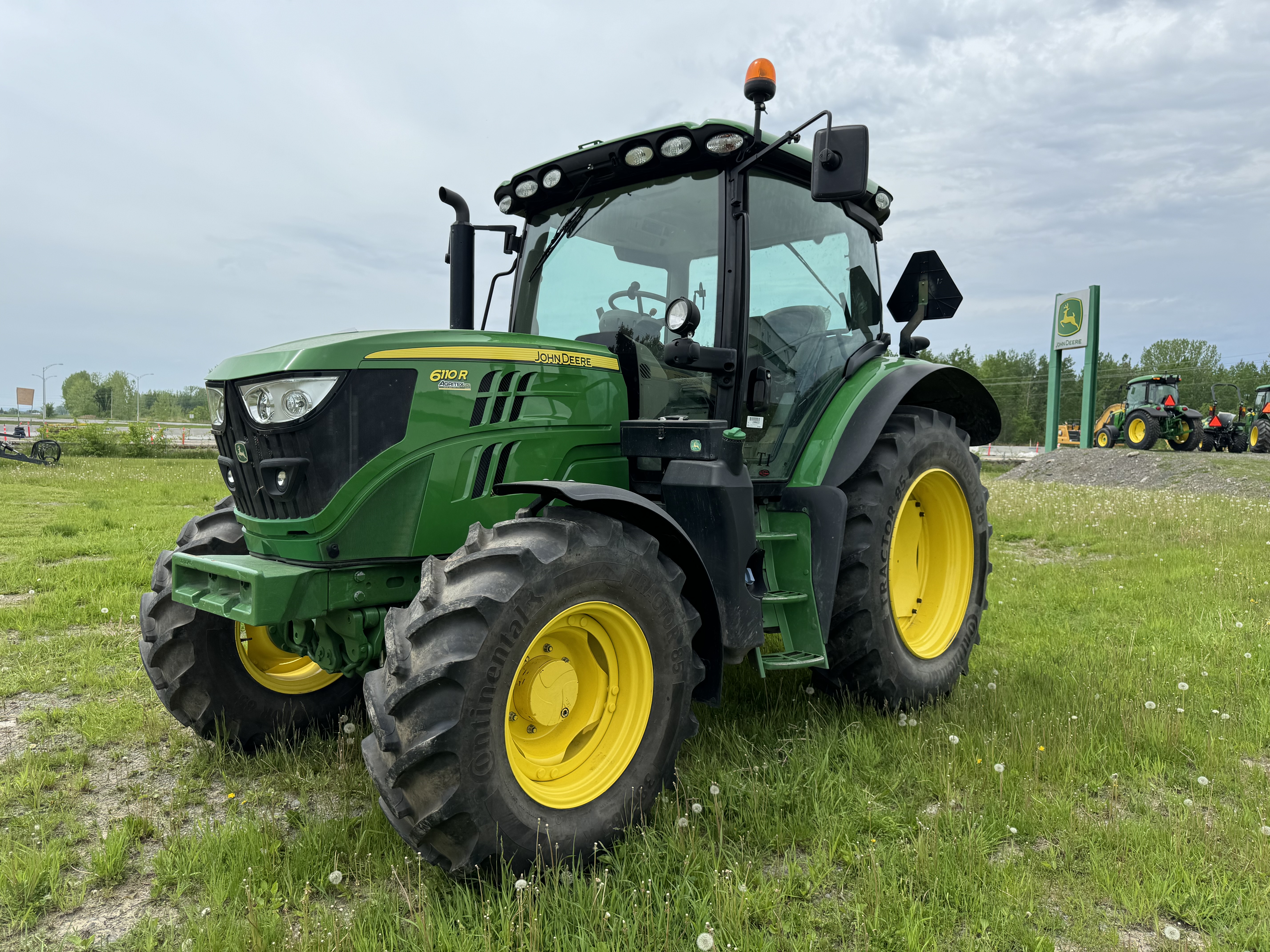 John Deere 6110R