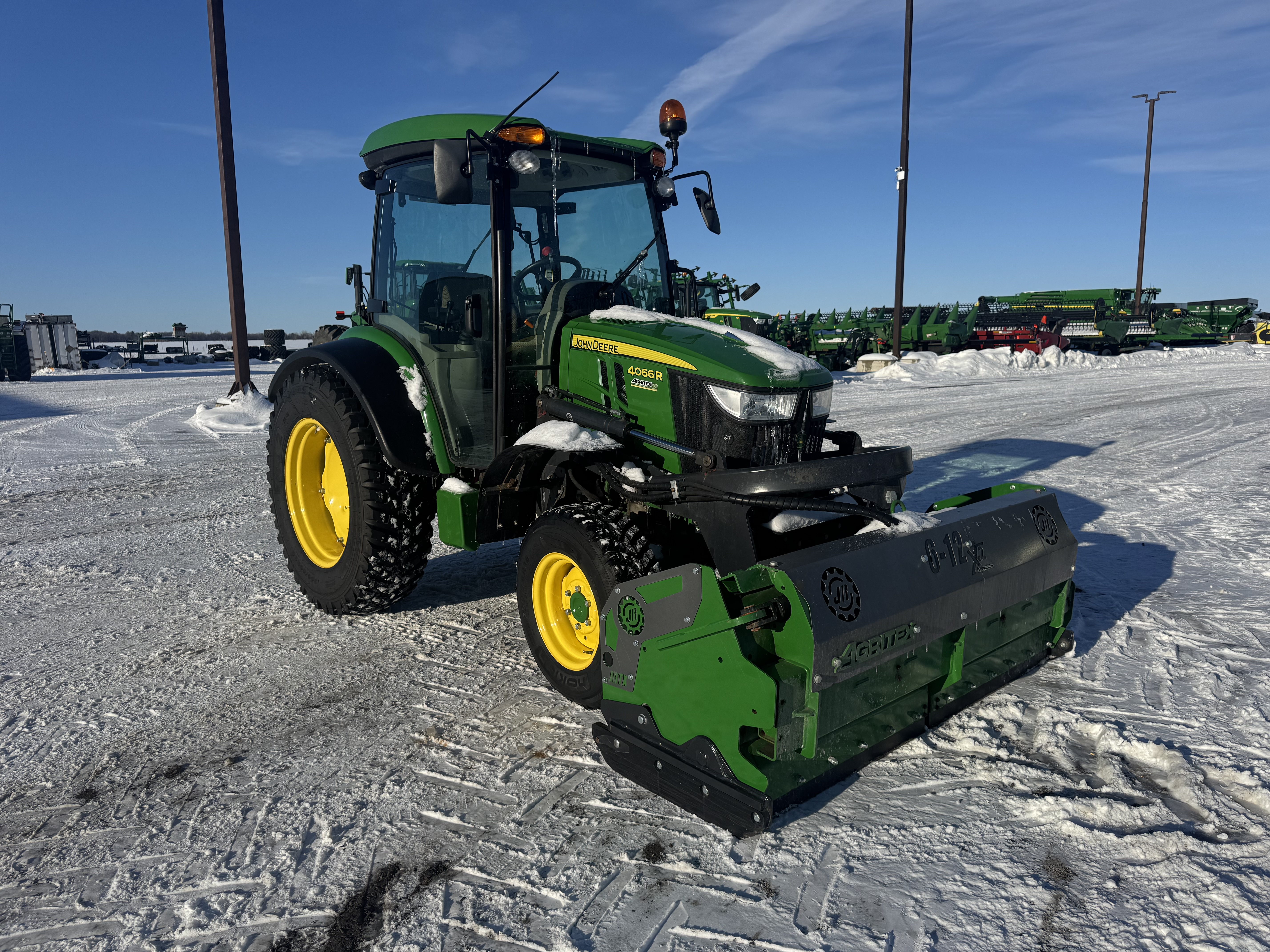 John Deere 4066R GRATTE NOKIAN    
