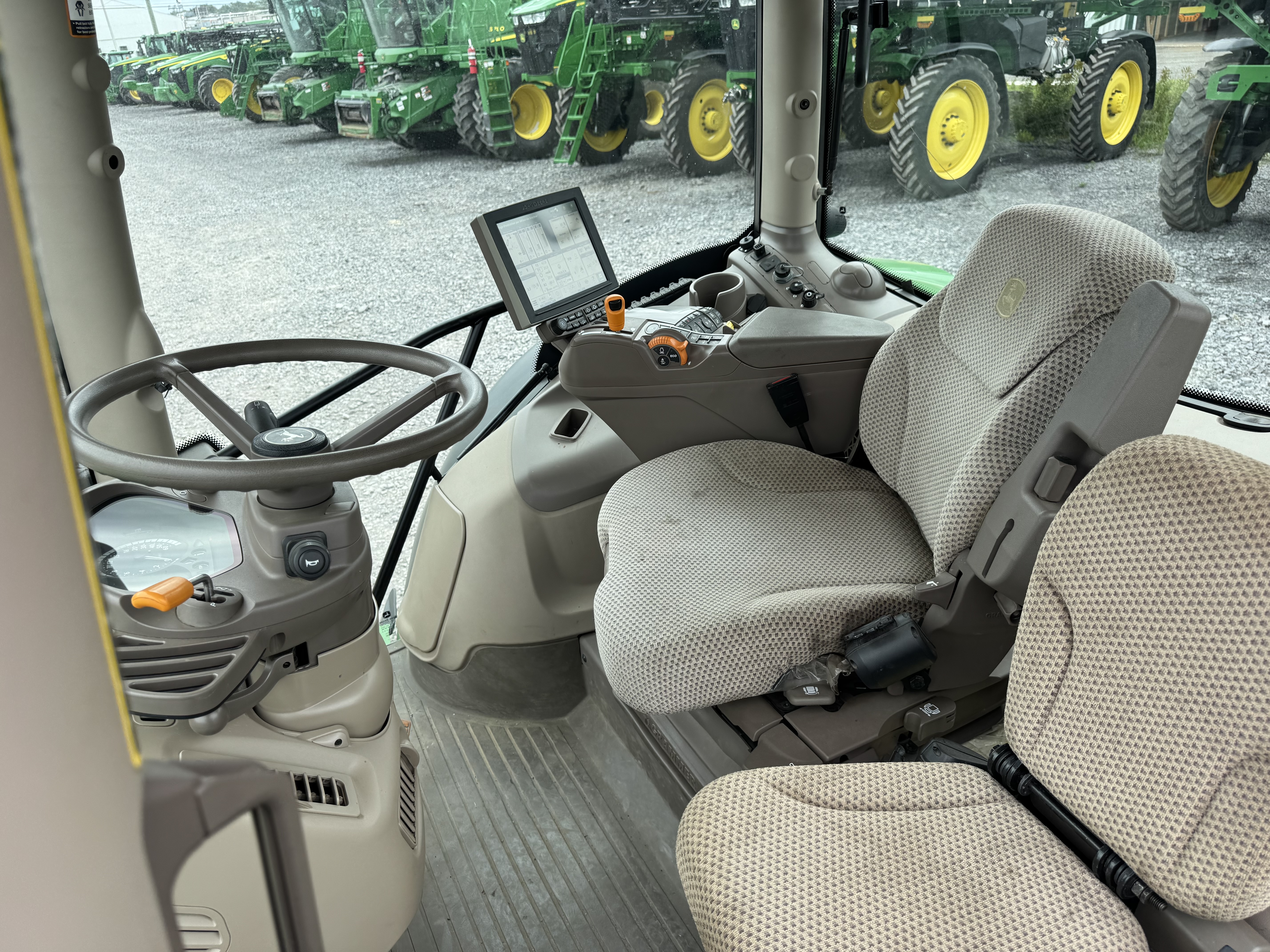 John Deere 6110R 